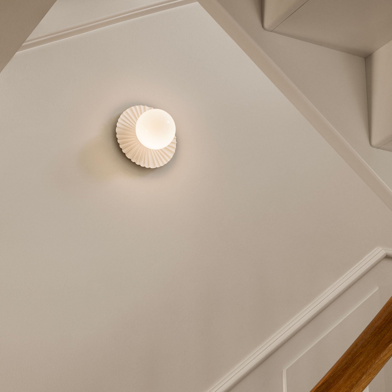 LIILA MUUSE - Настенный светильник в форме элегантного гофрированного цветка