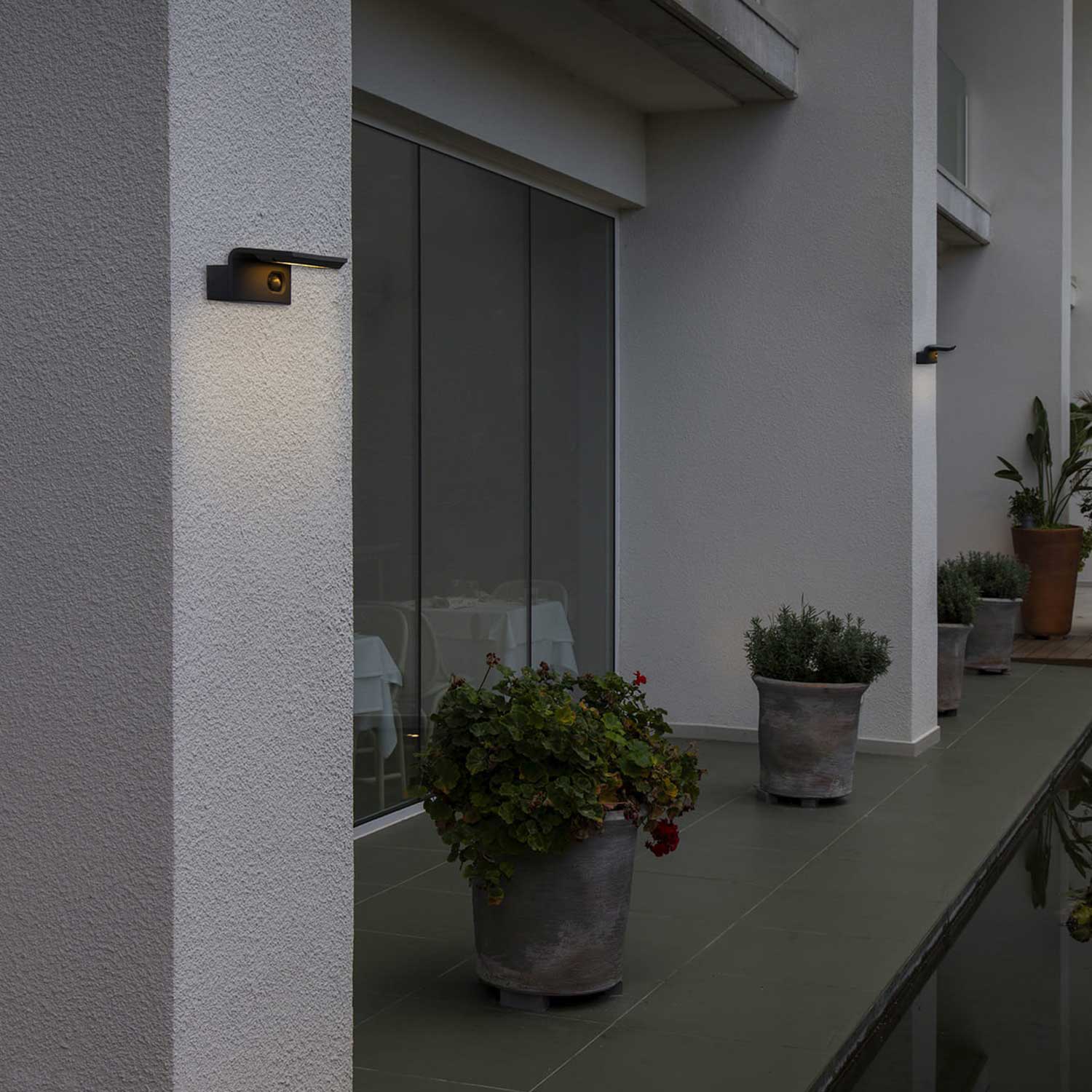 Luma - Solar outdoor wall light with motion sensor