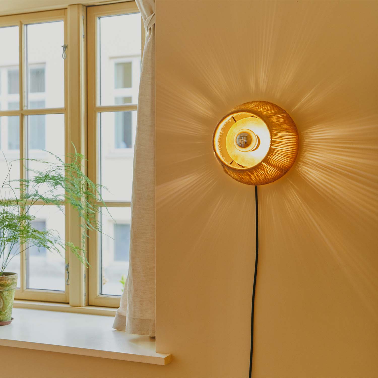 RO - Wandlampe aus handgefertigtem Natur-Jutegarn
