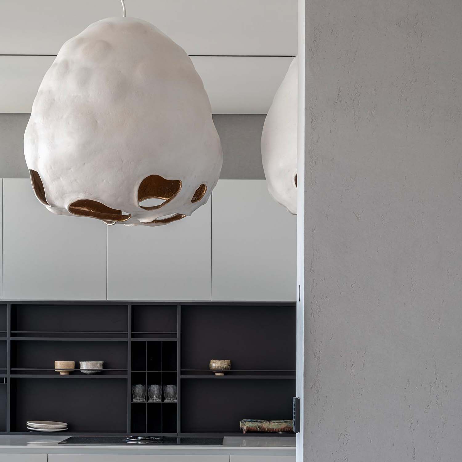 MAKIVKA - Industrielle Hängelampe aus Keramik oder Bronze