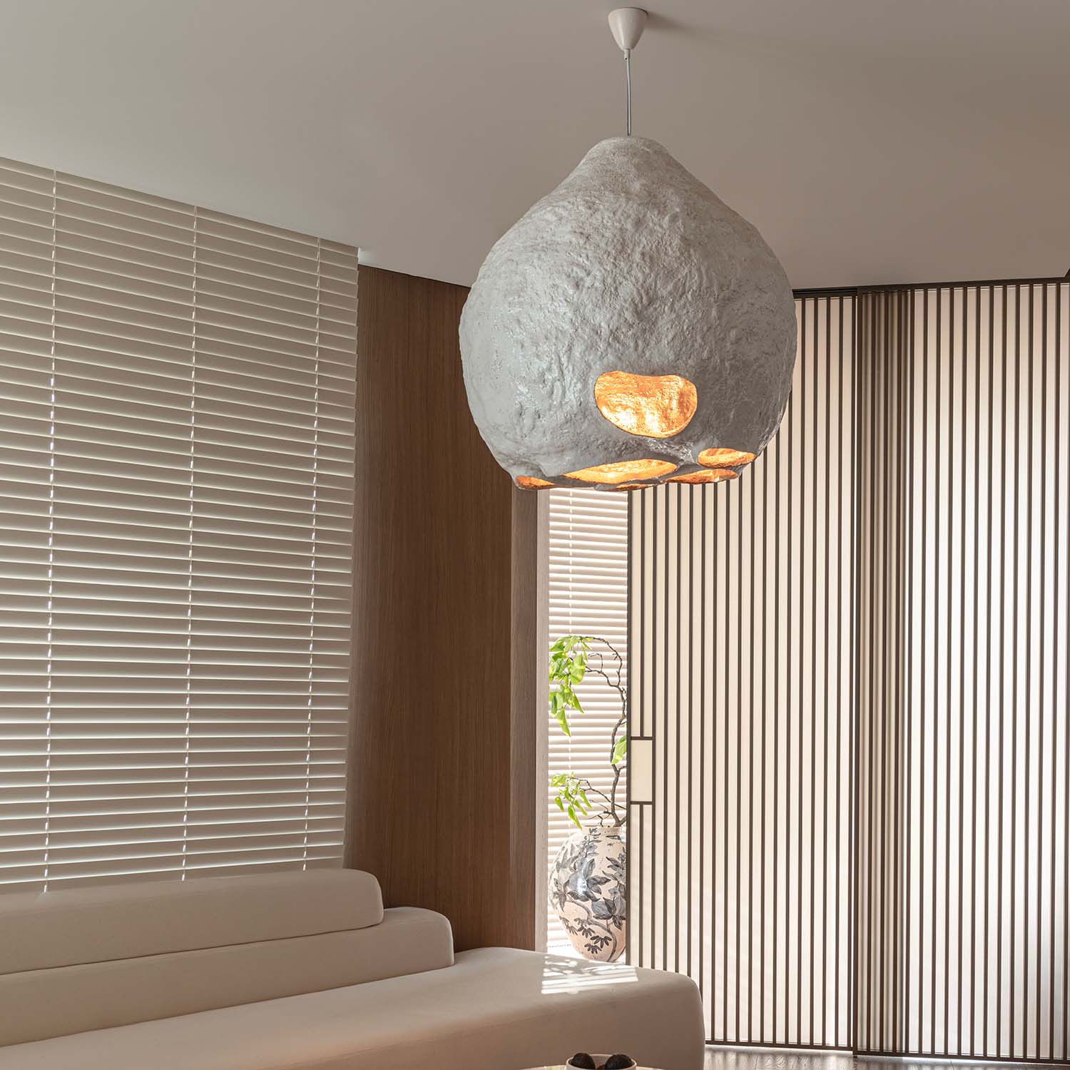 MAKIVKA - Industrielle Hängelampe aus Keramik oder Bronze