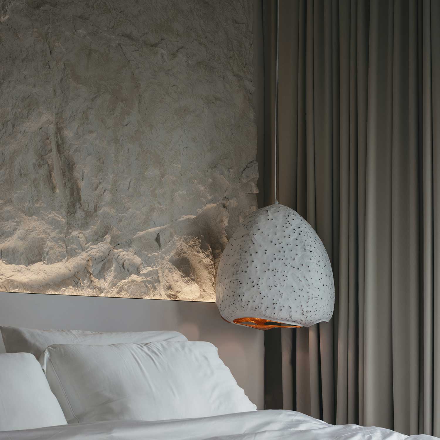 MAKIVKA - Industrielle Hängelampe aus Keramik oder Bronze