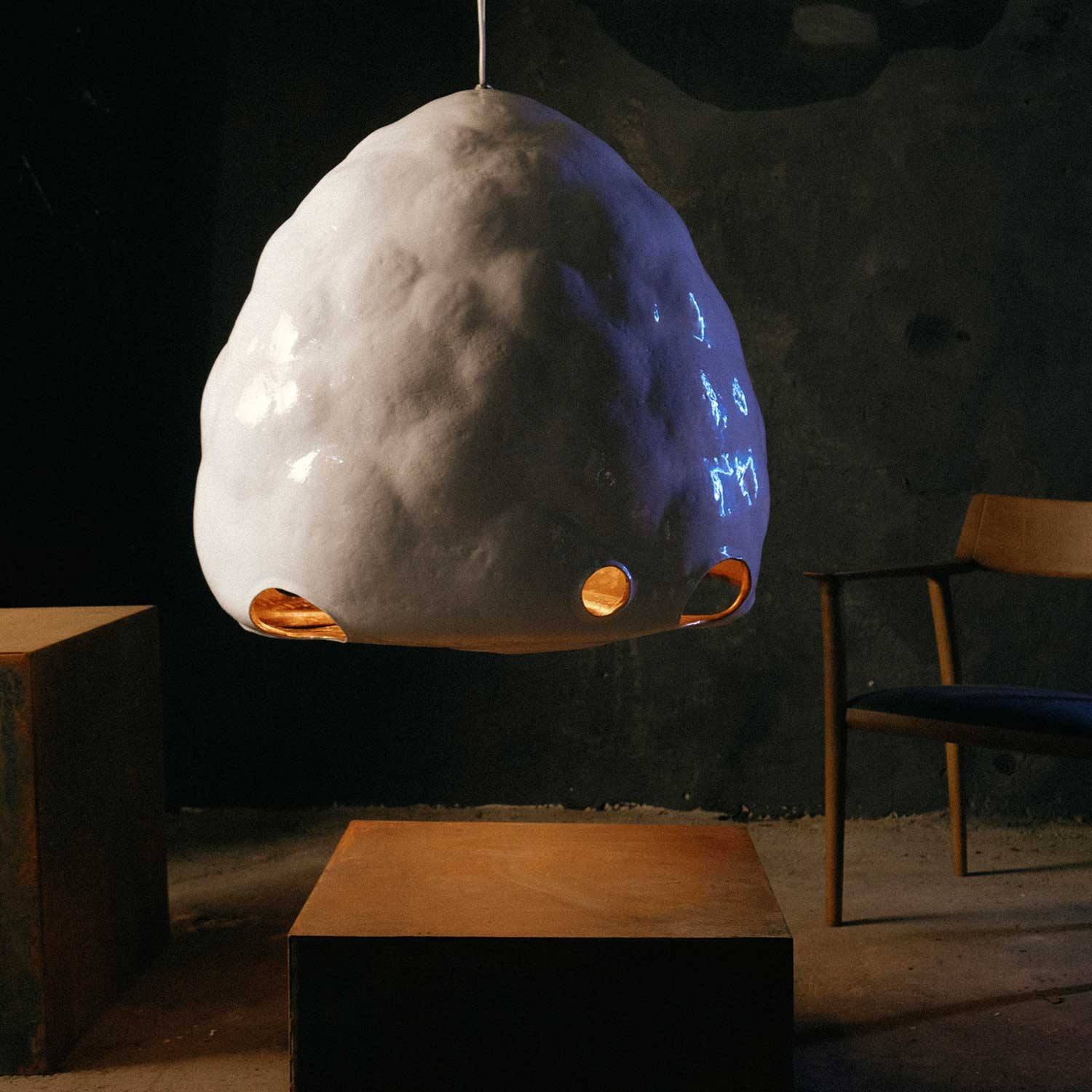 MAKIVKA - Industrielle Hängelampe aus Keramik oder Bronze