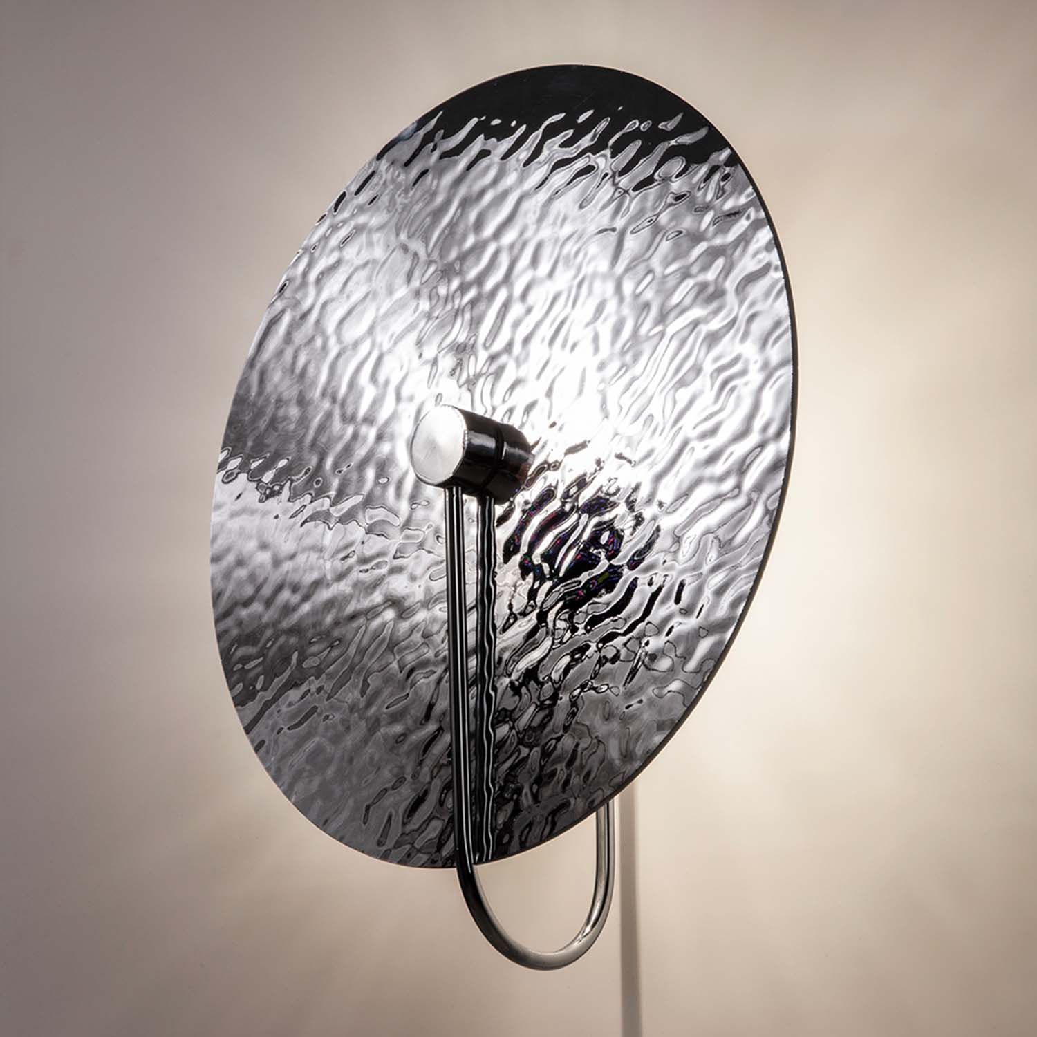 MARE - Aplique de pared circular en metal martillado dorado o acero