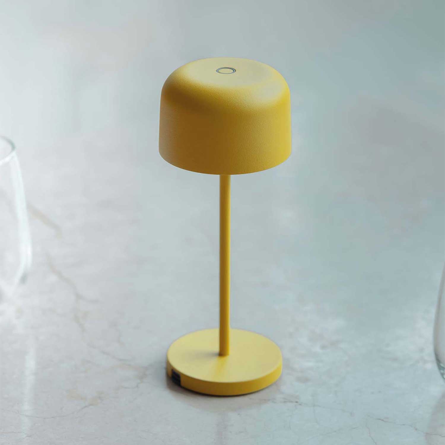 Мавис - дизайнерская беспроводная лампа для наружного стола