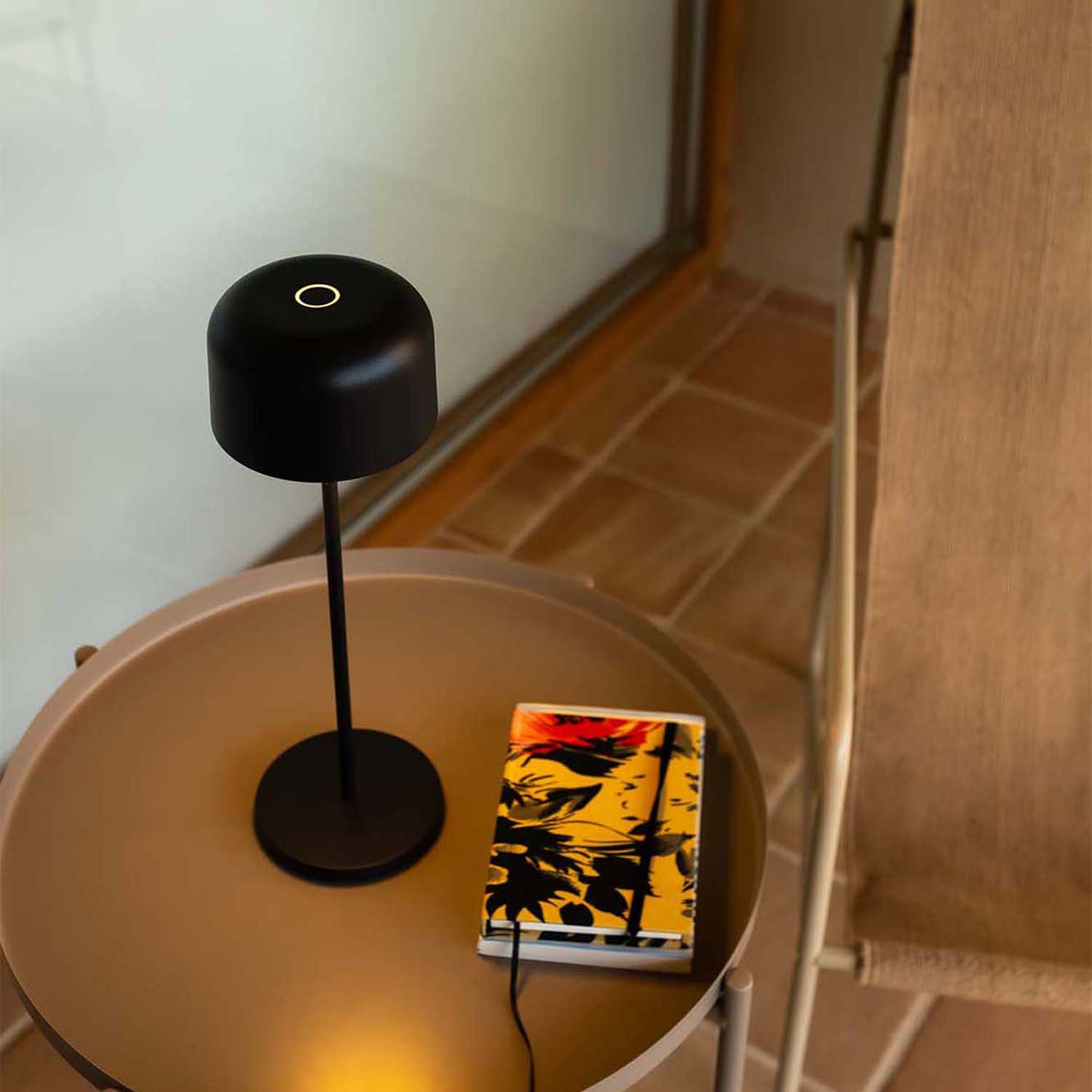 Мавис - дизайнерская беспроводная лампа для наружного стола