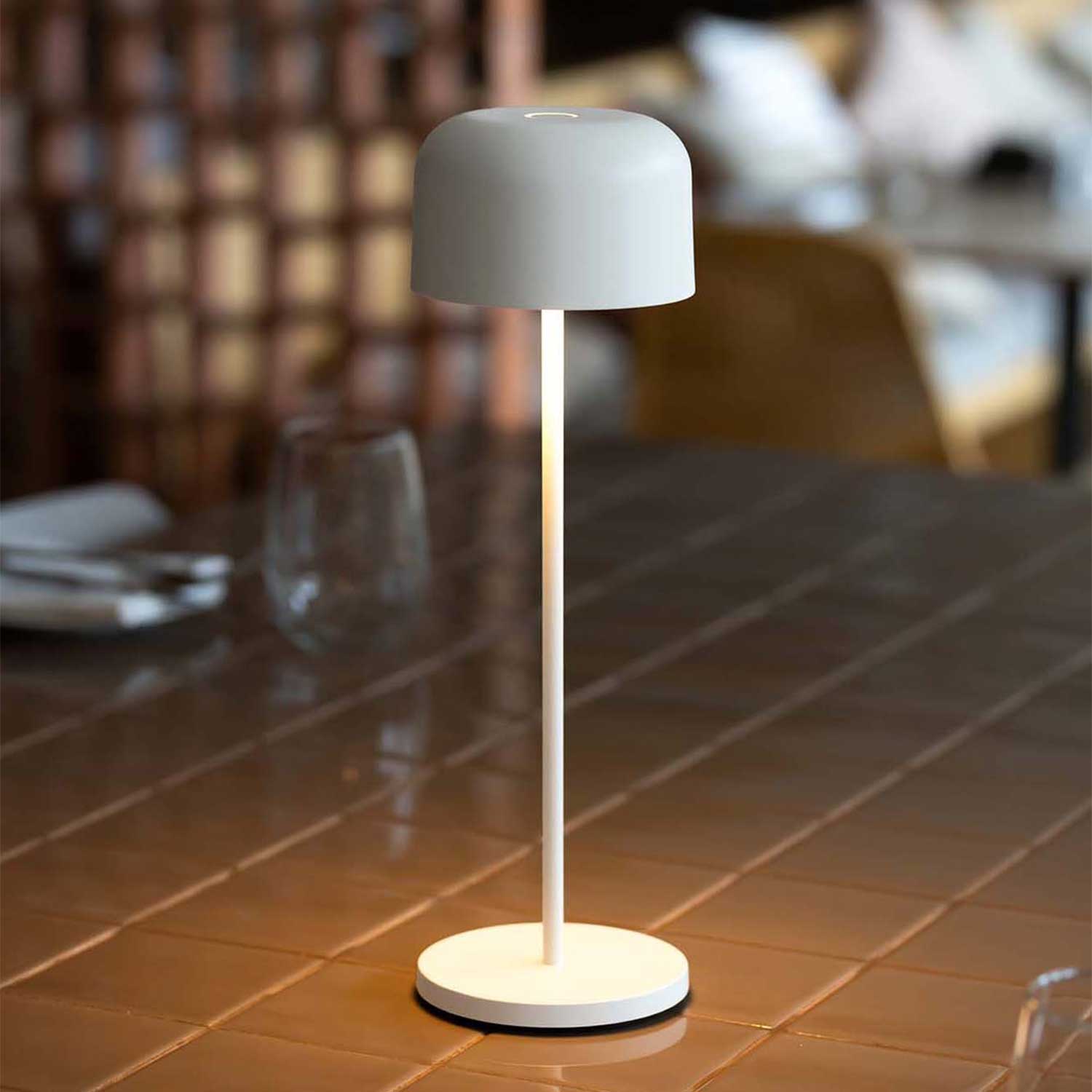 Мавис - дизайнерская беспроводная лампа для наружного стола