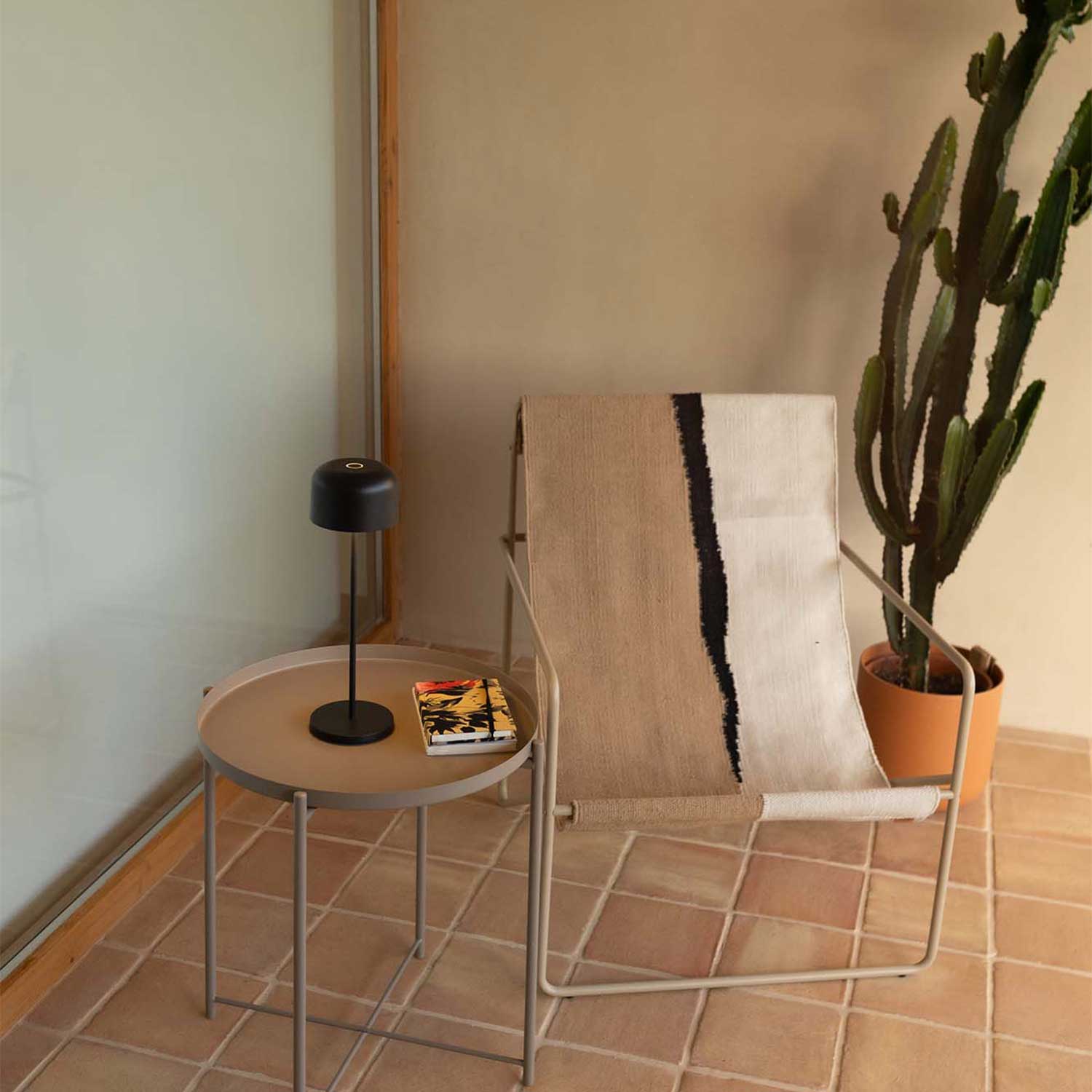 Мавис - дизайнерская беспроводная лампа для наружного стола