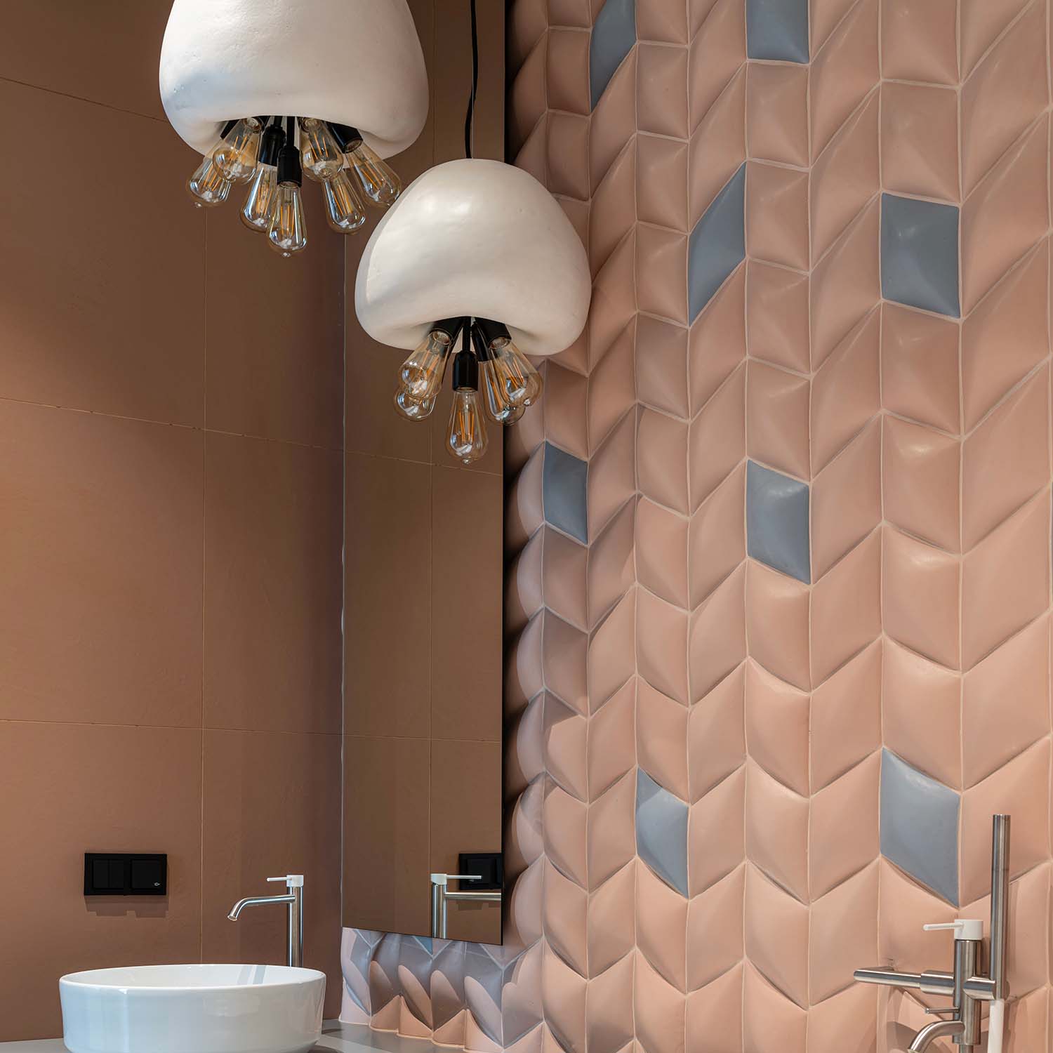 MEDUSA - Wabi-sabi chandelier with designer bulbs