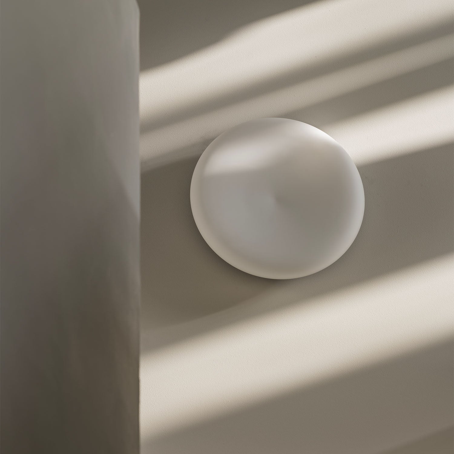 MOZZI - Round ceiling light with cocooning design