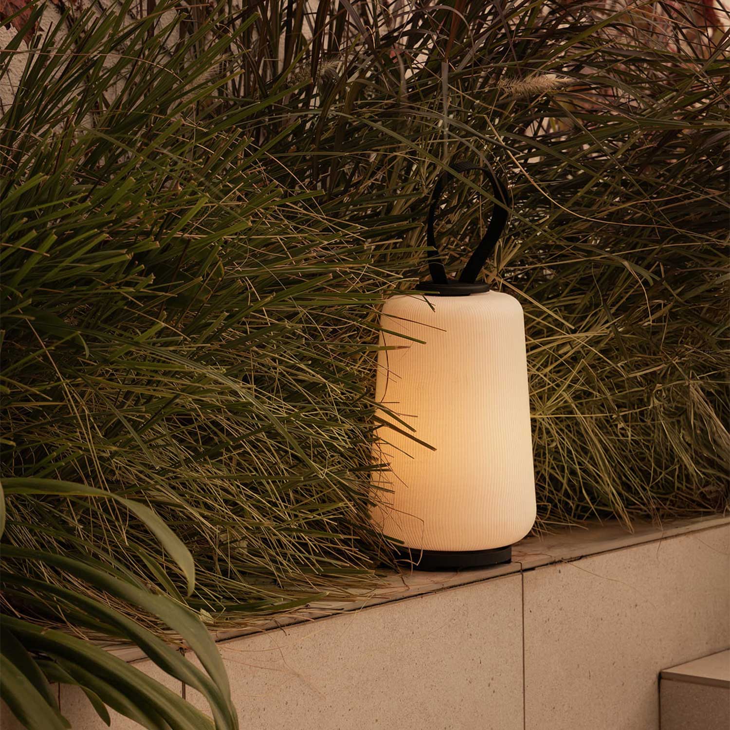 Muna - Portable outdoor lamp with fabric design