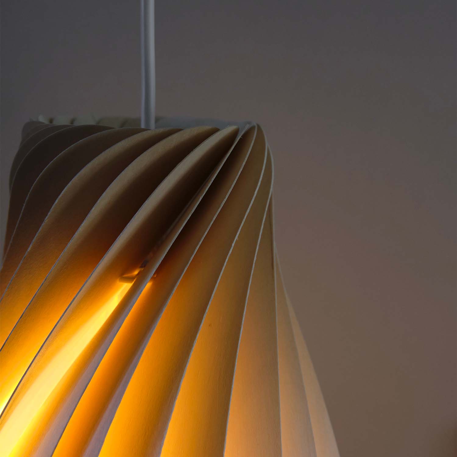 No.111 - Sospensione intrecciata in lamelle di legno design