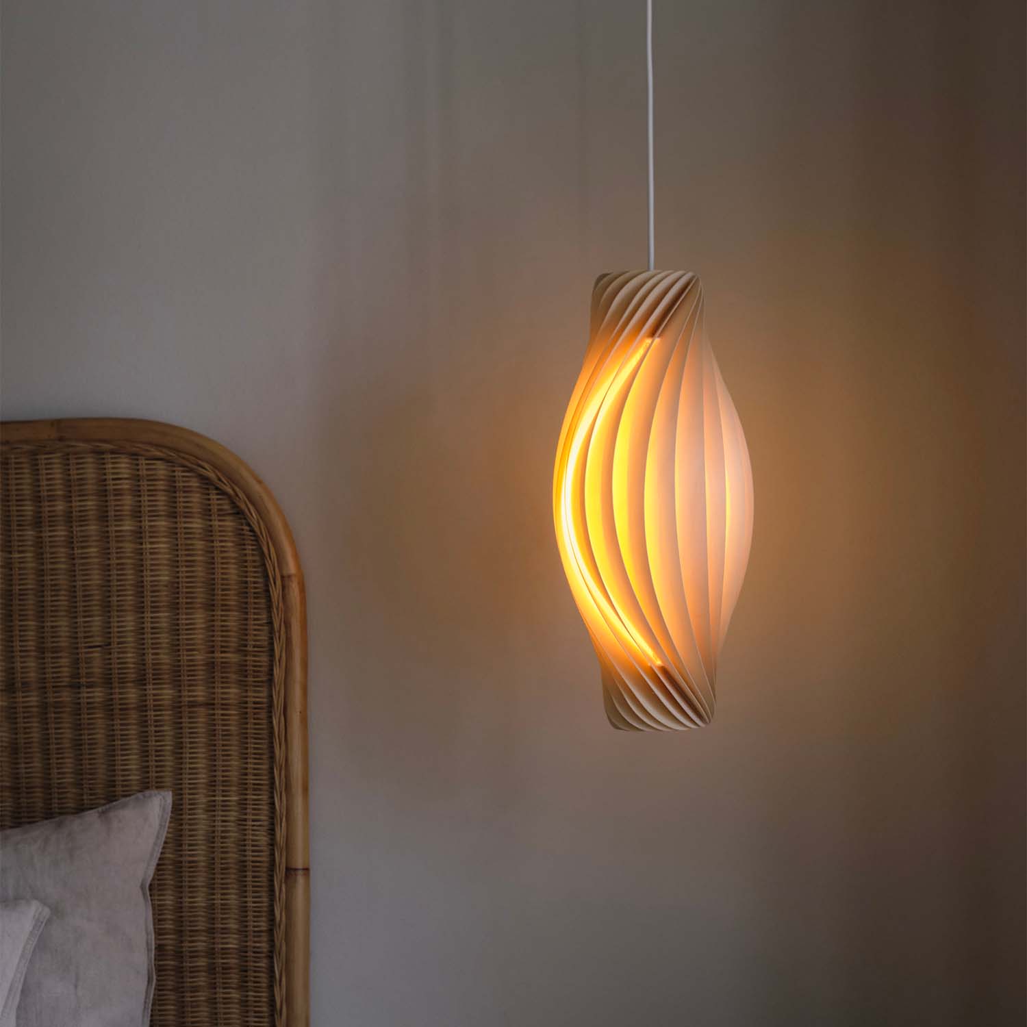 No.111 - Sospensione intrecciata in lamelle di legno design