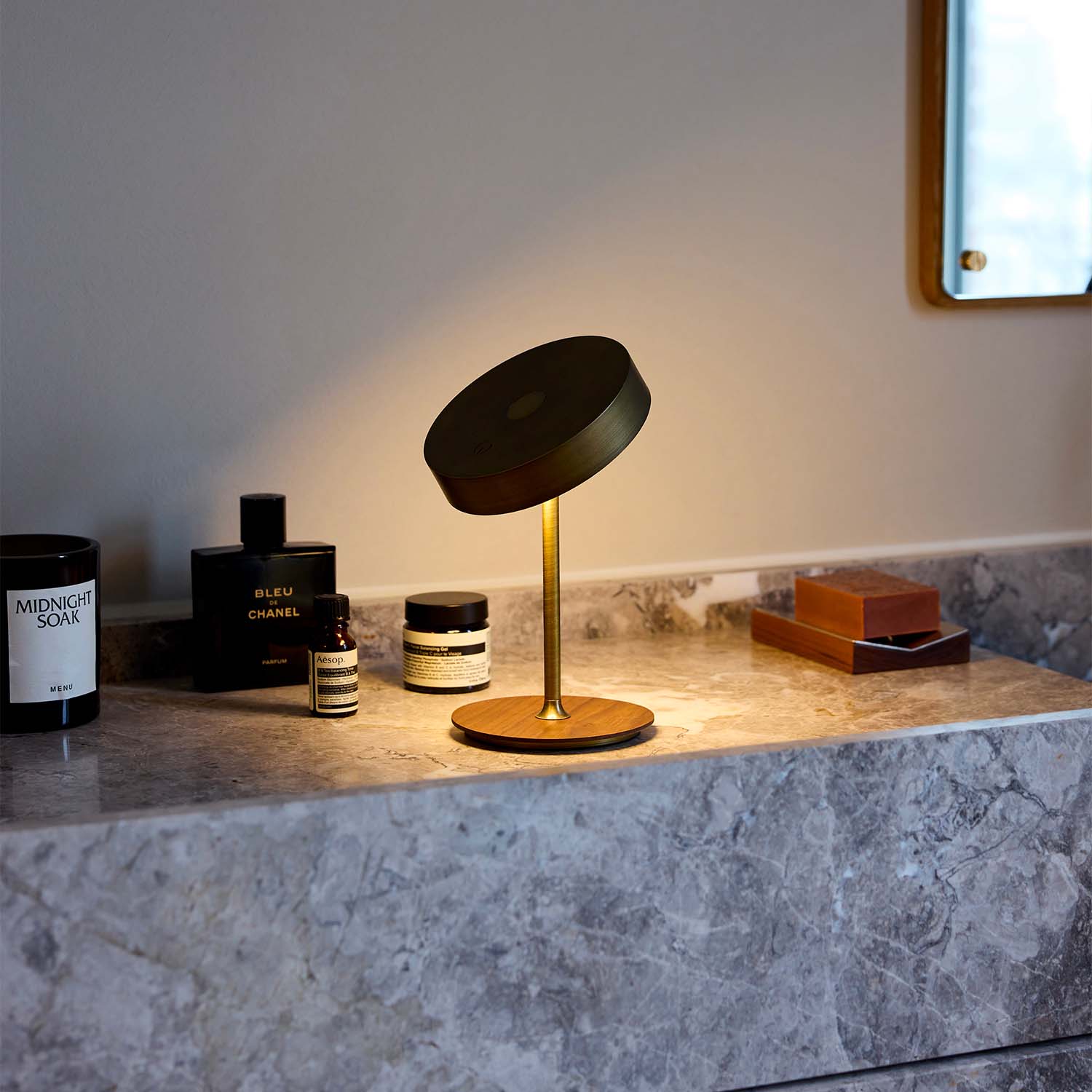 ON THE MOVE - Lampada da tavolo nomade design senza fili orientabile