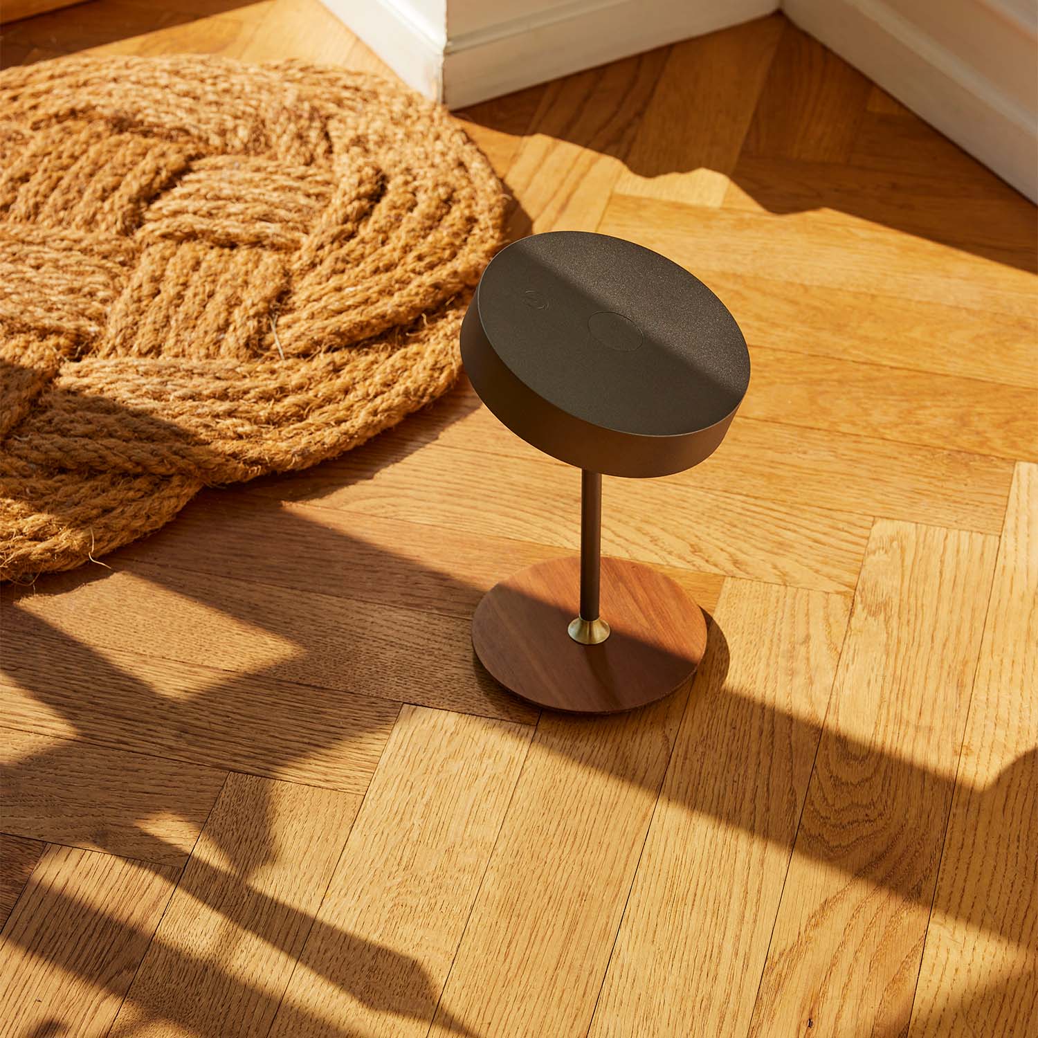 ON THE MOVE - Lampada da tavolo nomade design senza fili orientabile