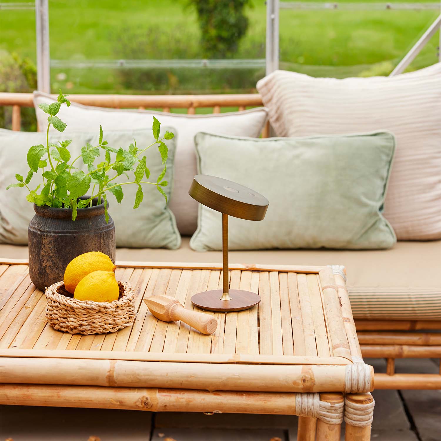 ON THE MOVE - Lampada da tavolo nomade design senza fili orientabile