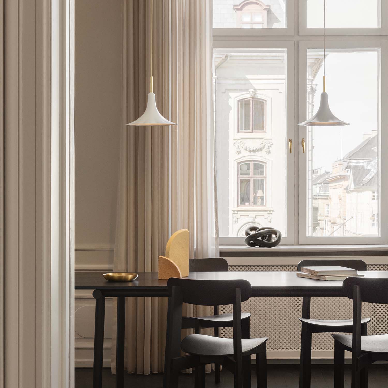 PETALII 1 - Элегантная подвеска белый цветок и полированное золото