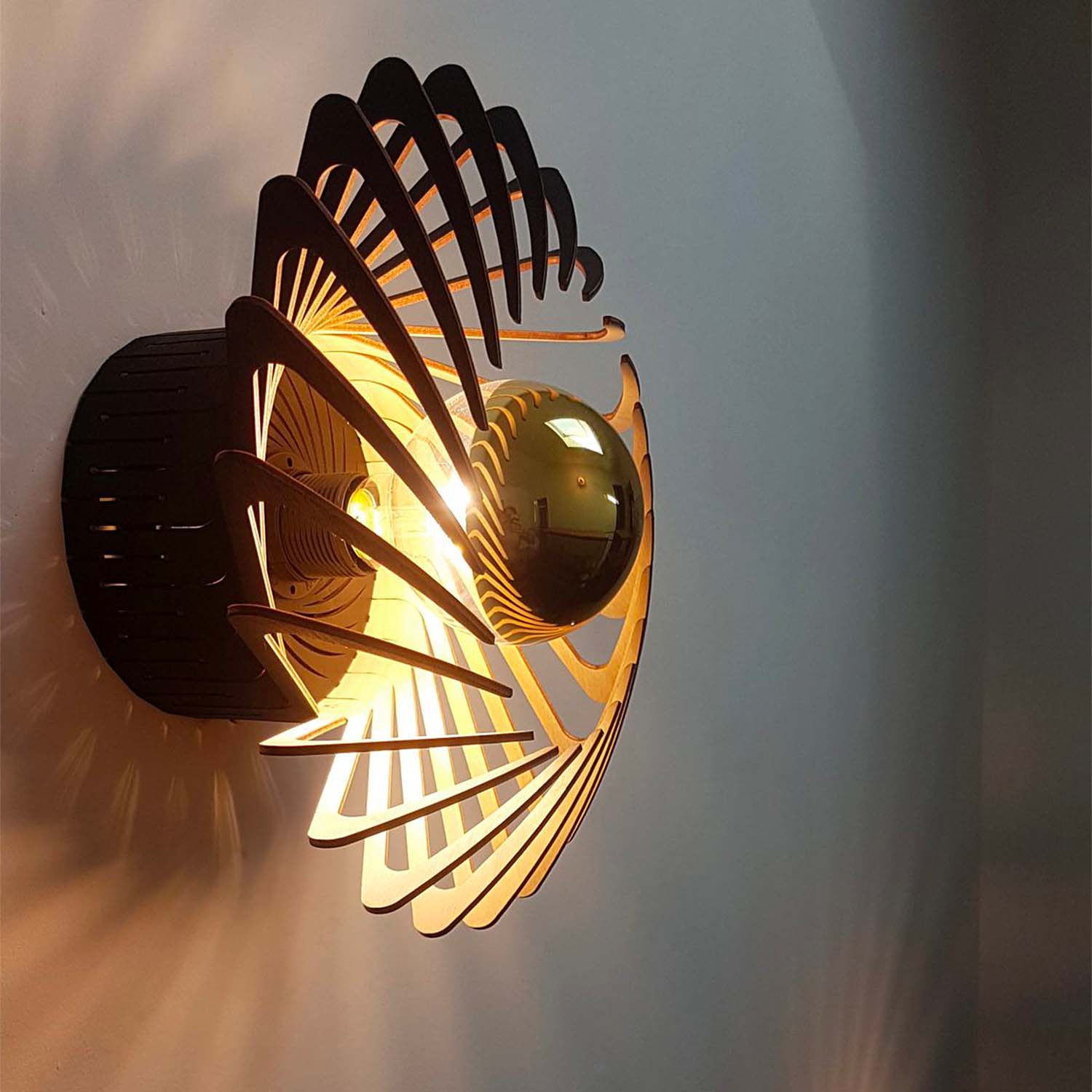 Pianumayo - Spiral wall sconce in natural wood