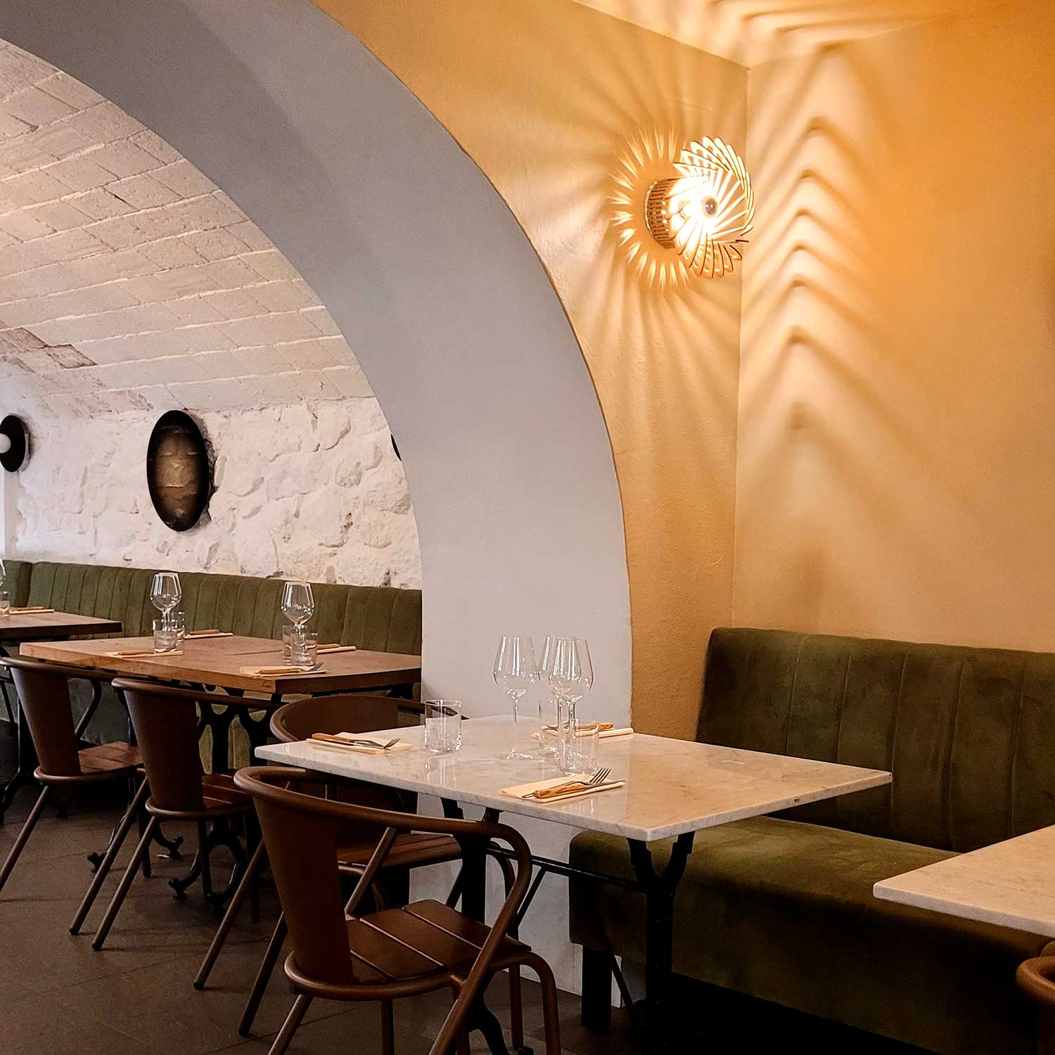 Pianumayo - Spiral wall sconce in natural wood