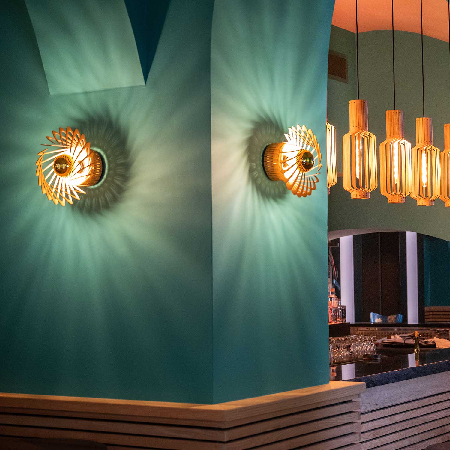 Pianumayo - Spiral wall sconce in natural wood