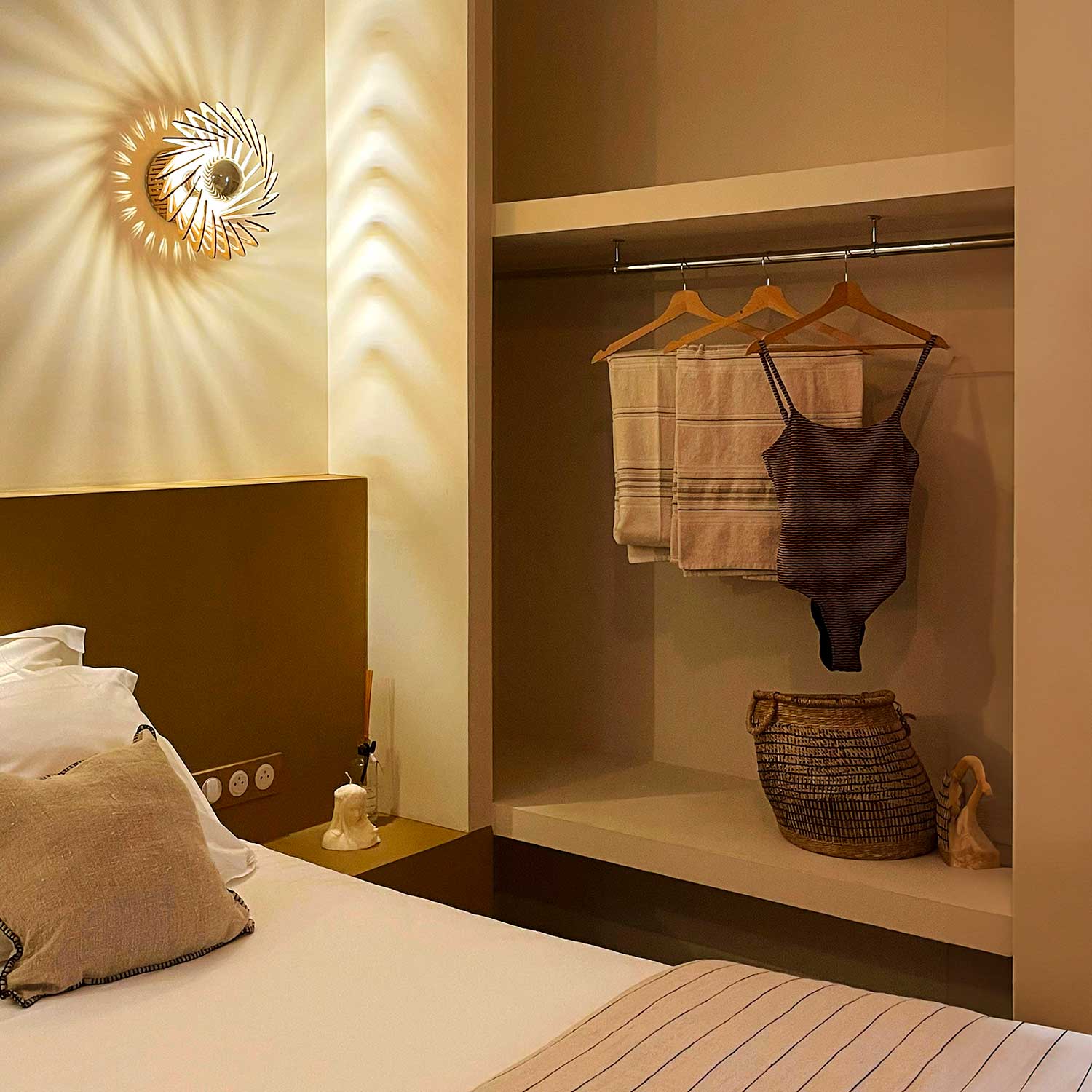 Pianumayo - Spiral wall sconce in natural wood