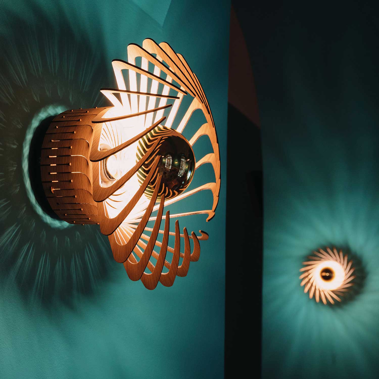 Pianumayo - Spiral wall sconce in natural wood