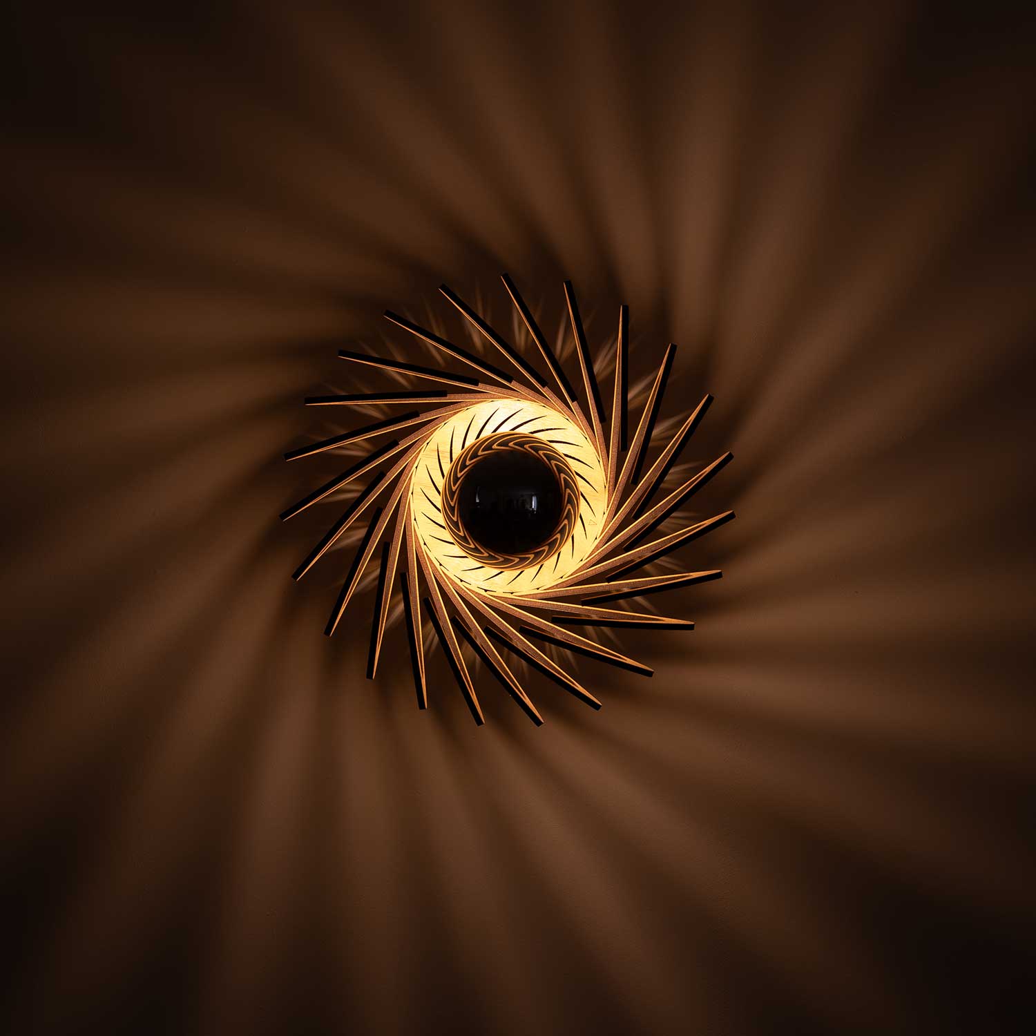 Pianumayo - Spiral wall sconce in natural wood