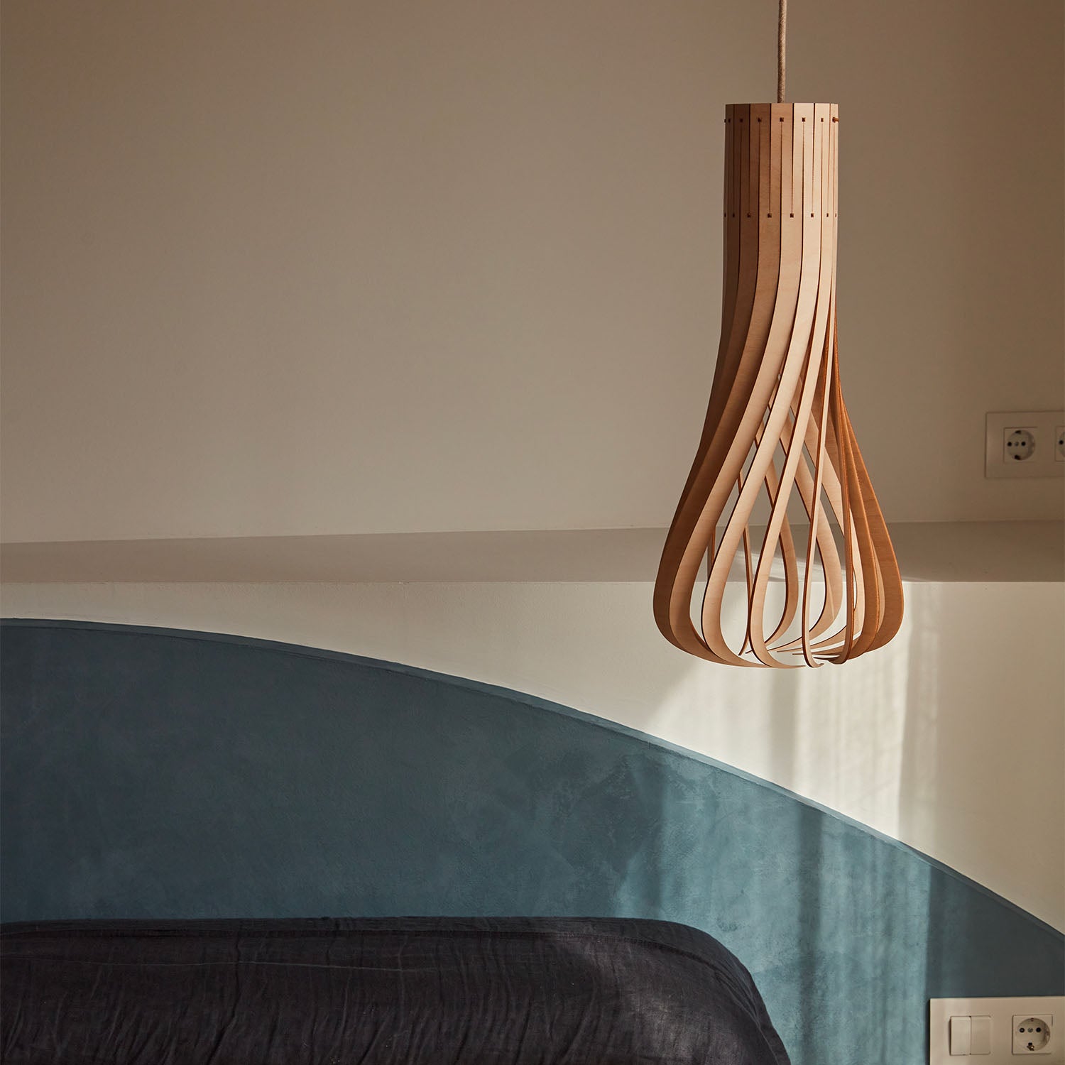 Puntakapanel - Twisted wood design pendant light