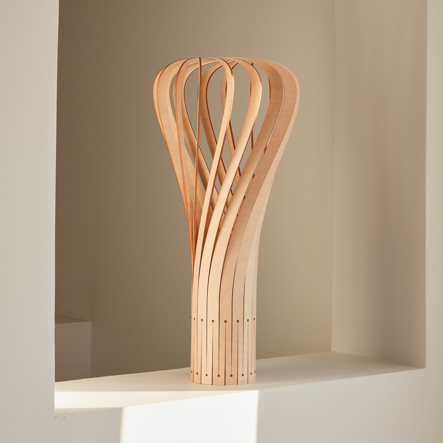 Puntakapanel - Lampe à poser en bois torsadé design