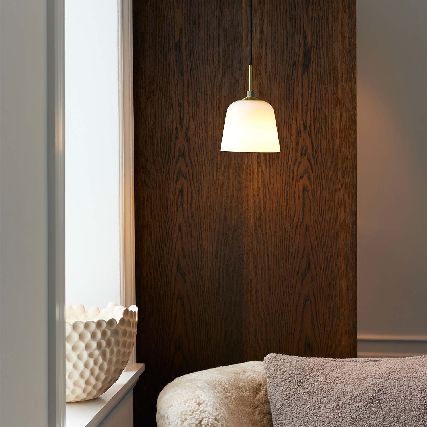 ROOM 49 - Suspension cloche en verre opaque blanc