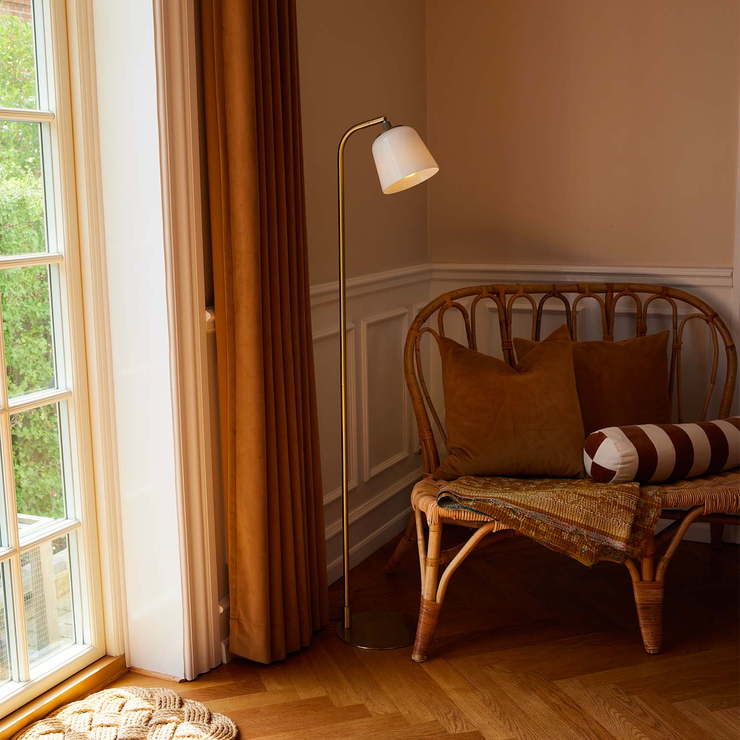 ROOM 49 - Lampadaire sur pied en verre soufflé et laiton