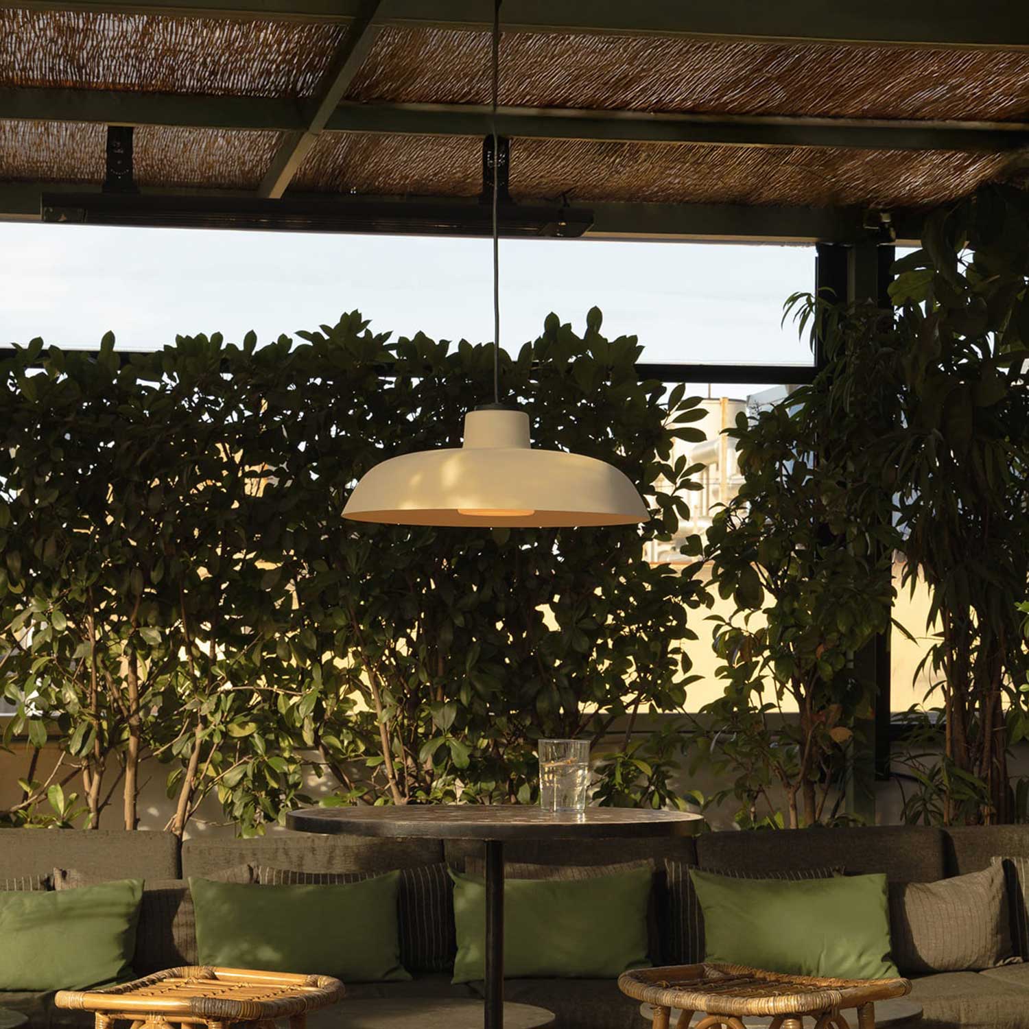 Saga - Suspension d'extérieur design pour pergola