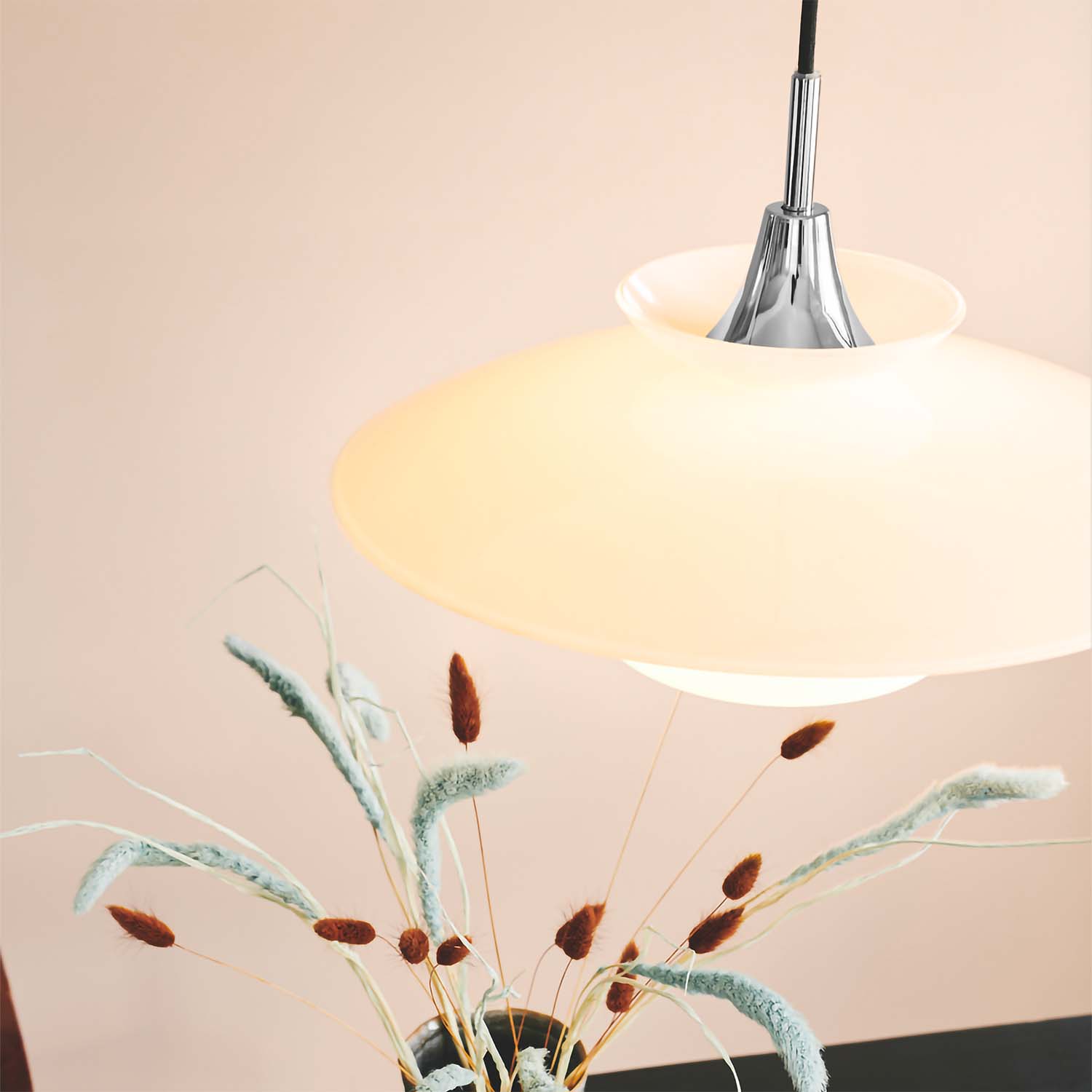 SCANDINAVIA - Vintage Küchenleuchter aus opakem Glas