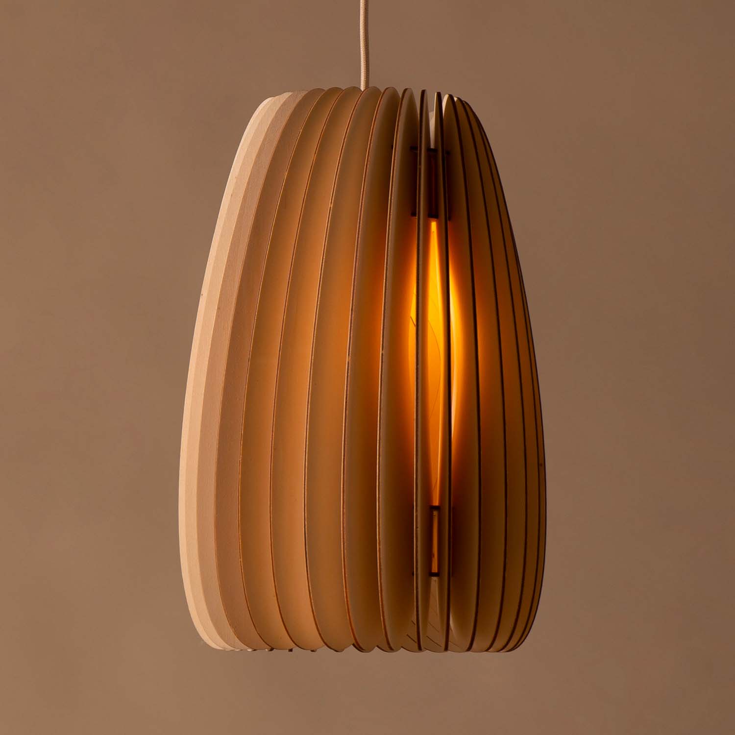 SERIE A SECUNDUM - Lámpara de techo en láminas de madera de álamo temblón escandinavo
