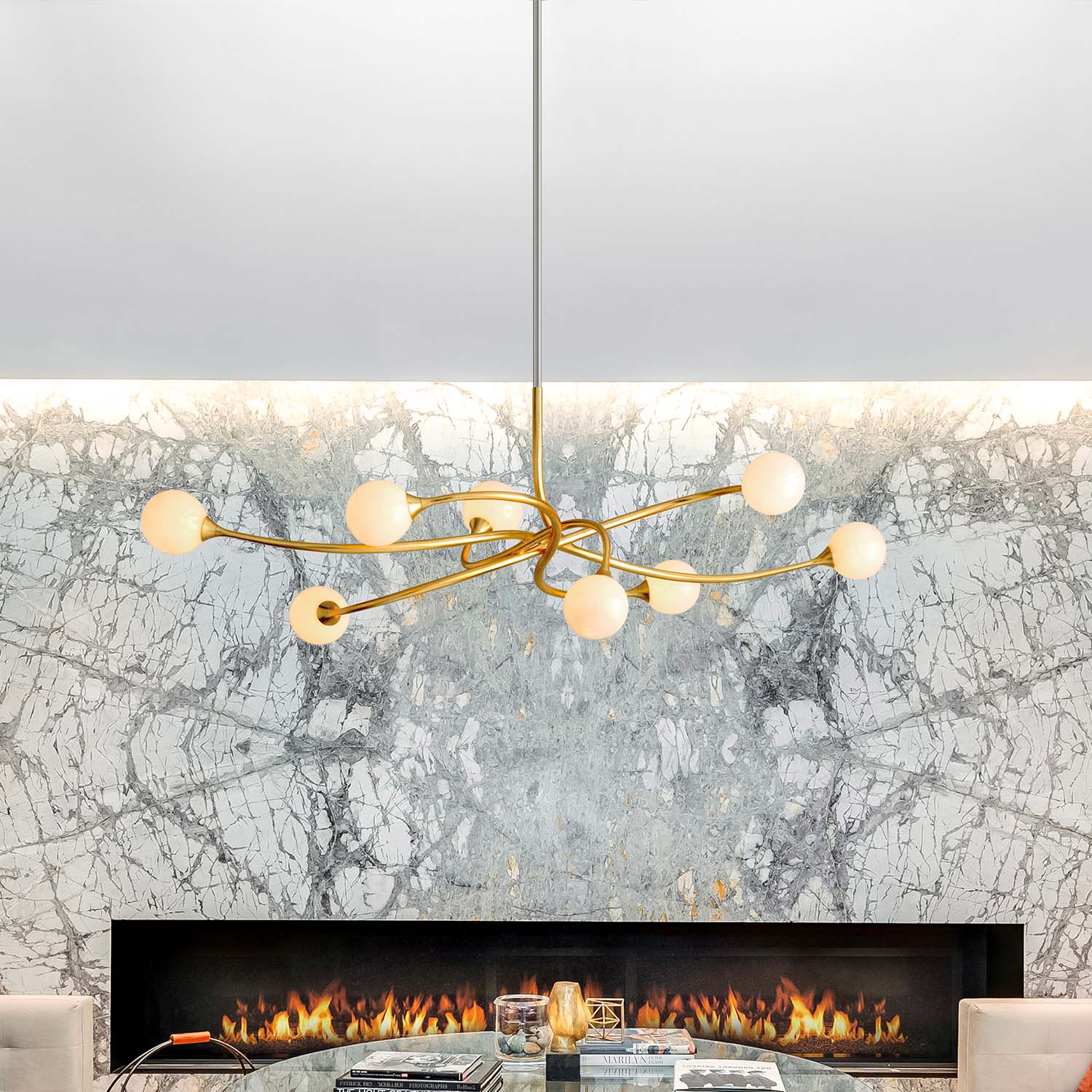 SIGNATURE - Large golden pendant light and art deco design glass balls