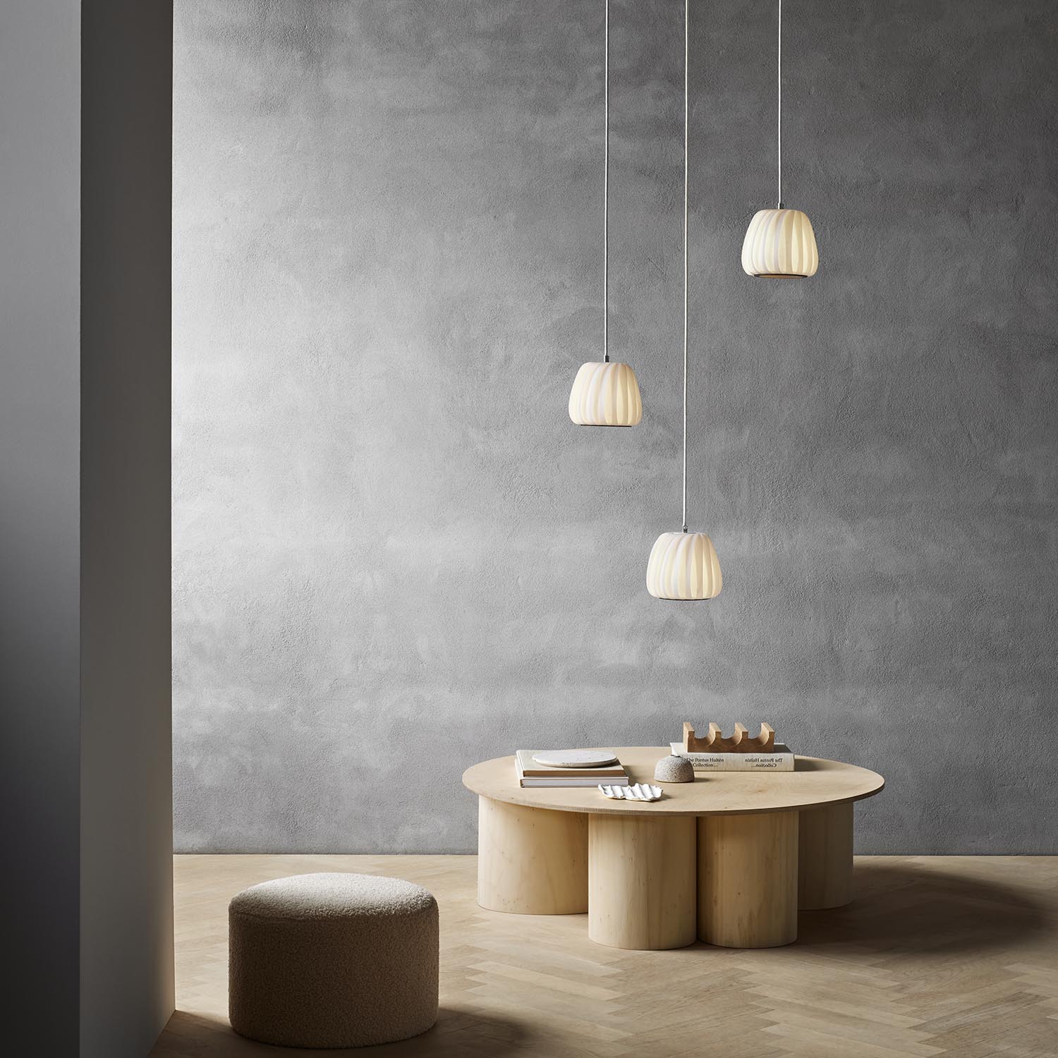 ST906 - Round pendant light in wooden or paper slats