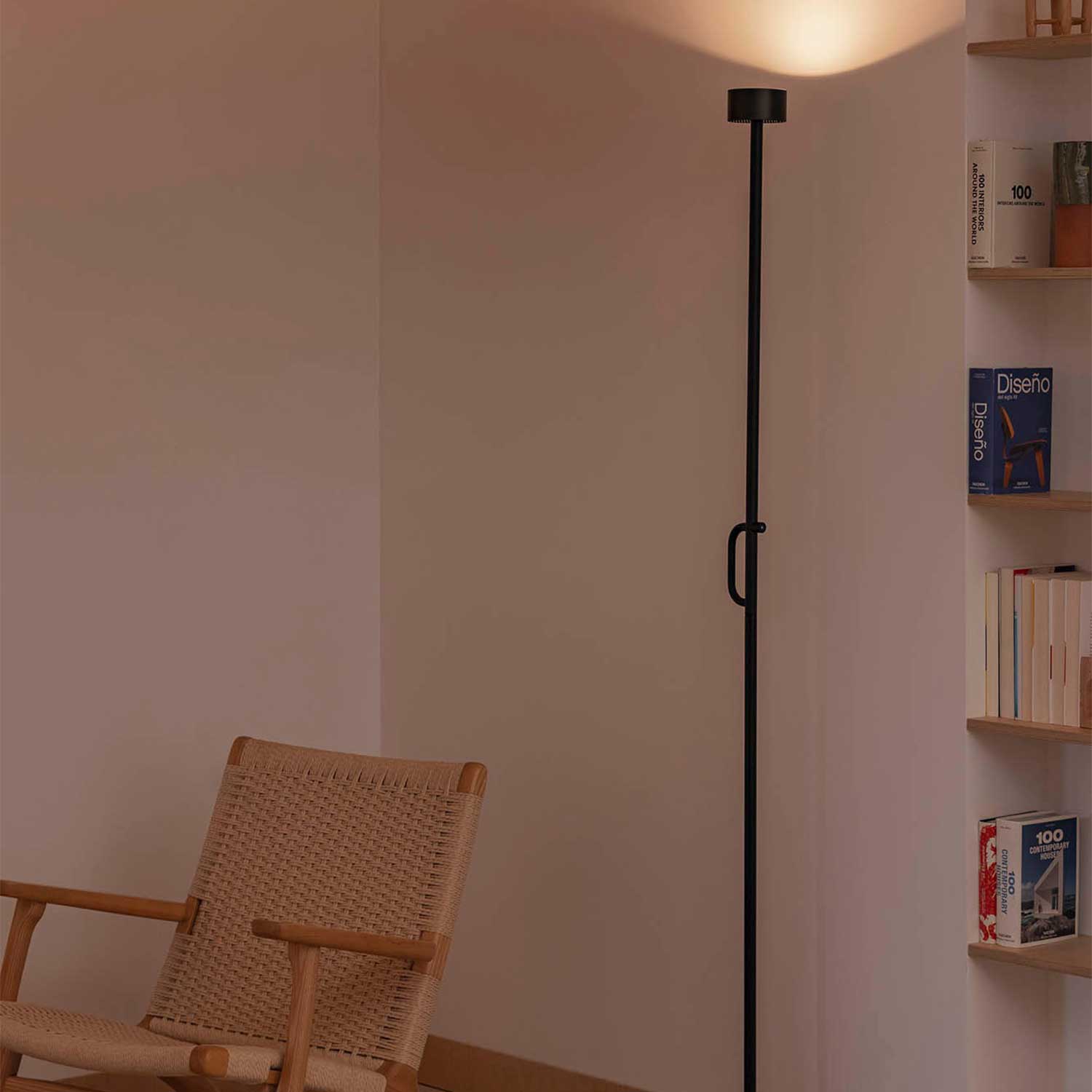 Staff - Minimalist dimmable LED floor lamp in steel