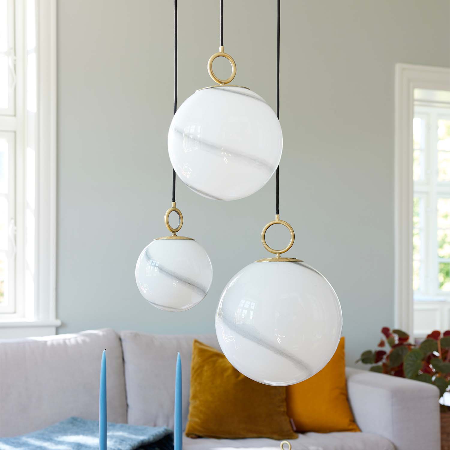 Estocolmo - Lámpara colgante bola campana en mármol blanco