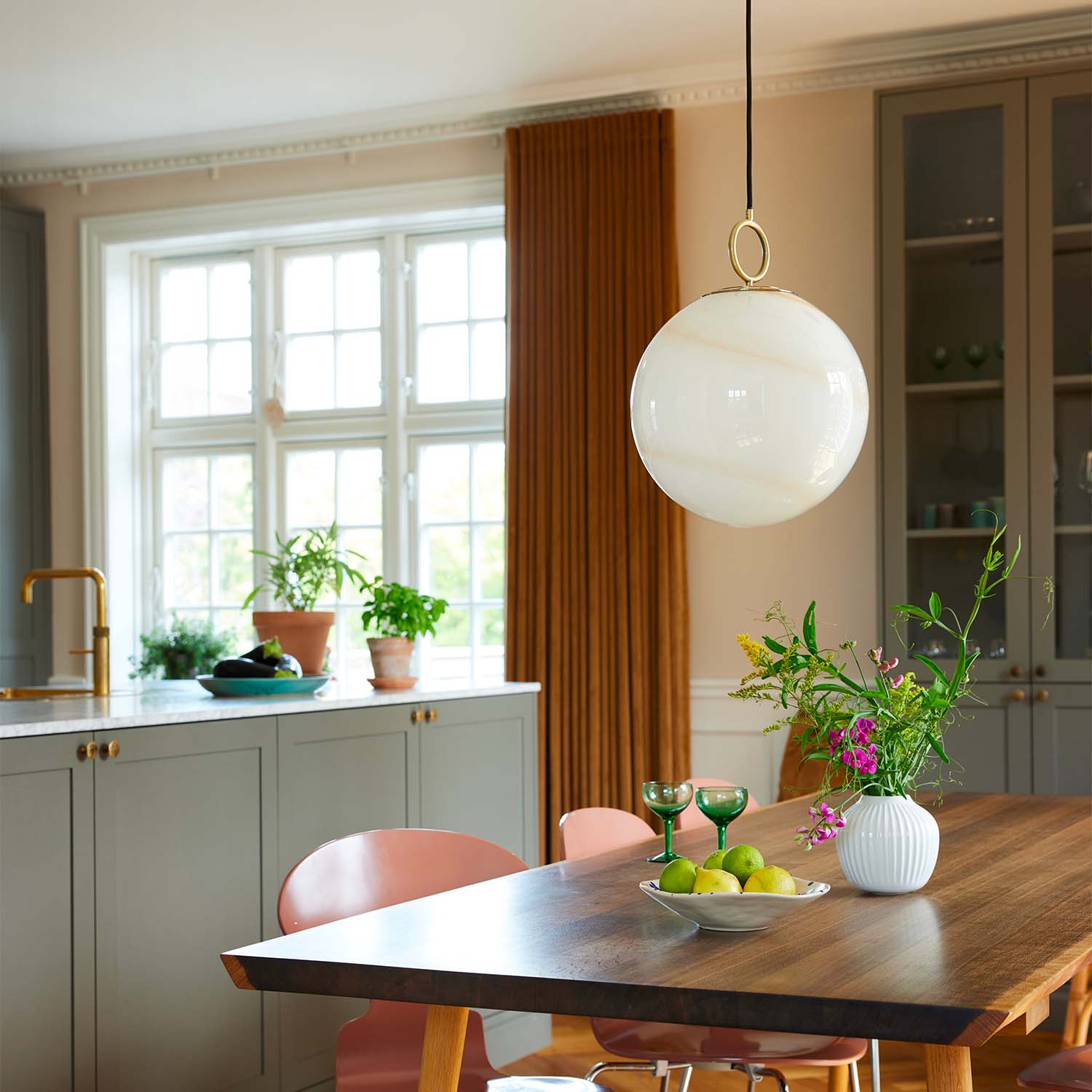 Stockholm - Suspension boule cloche en marbre blanc