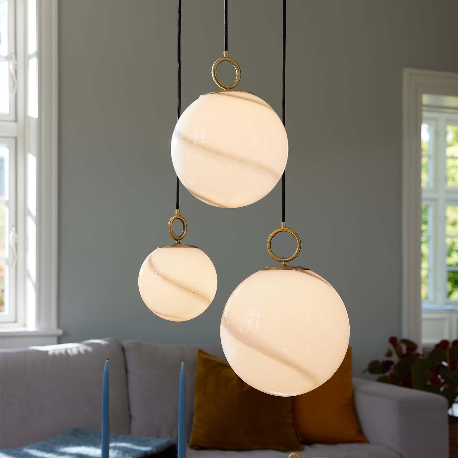 Estocolmo - Lámpara colgante bola campana en mármol blanco