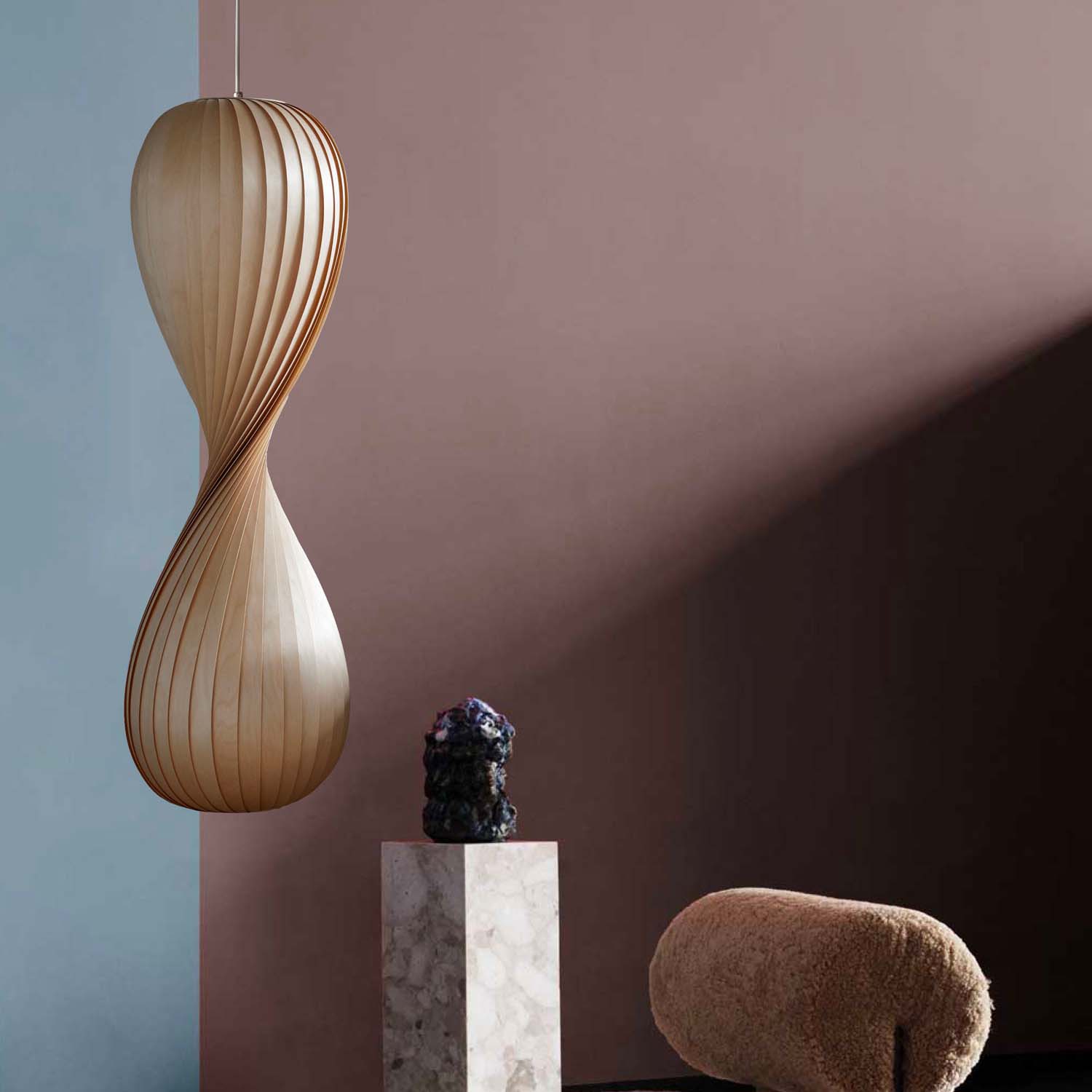 TR10 - Suspension with twisted wooden slats design