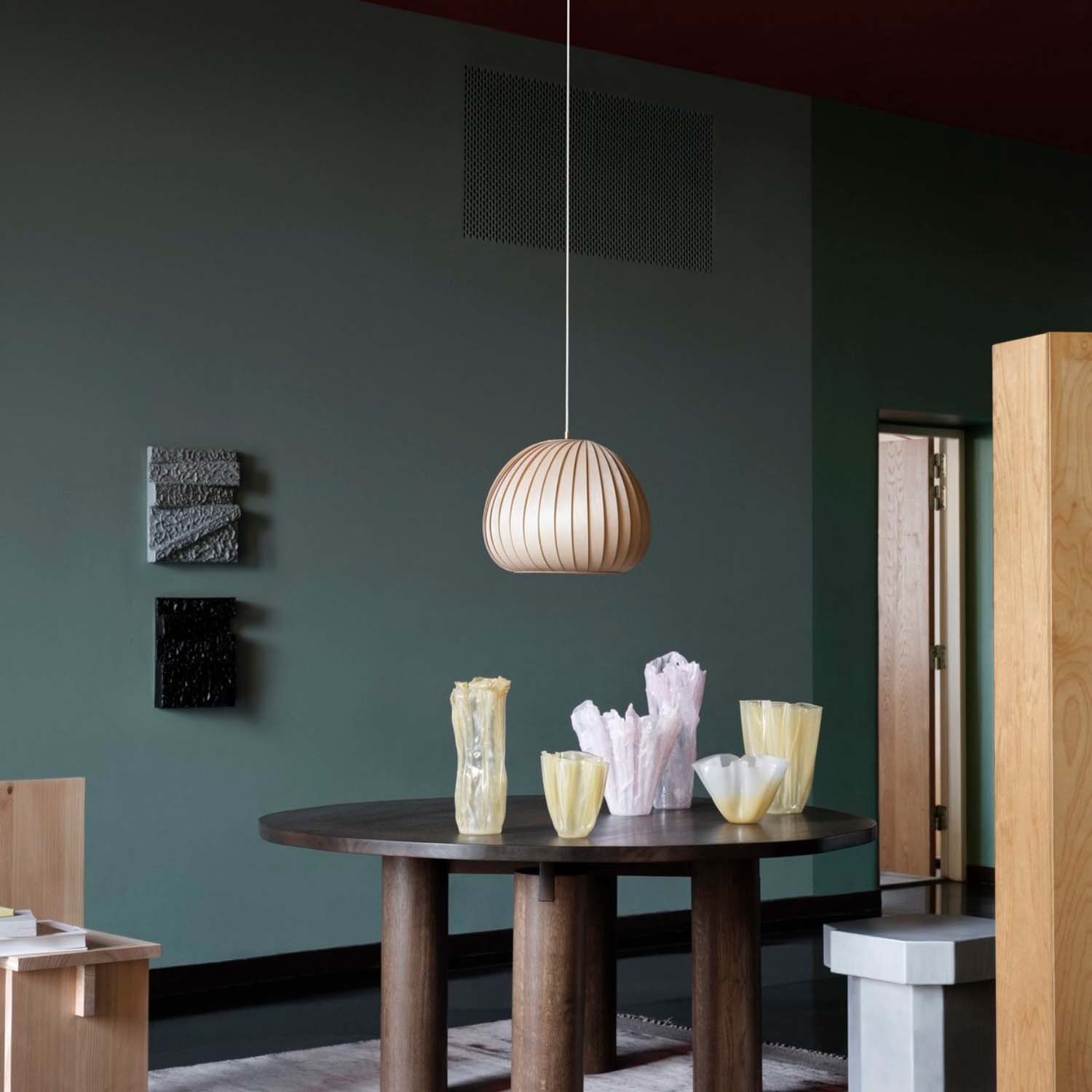 TR12 - Modern twisted slat pendant light
