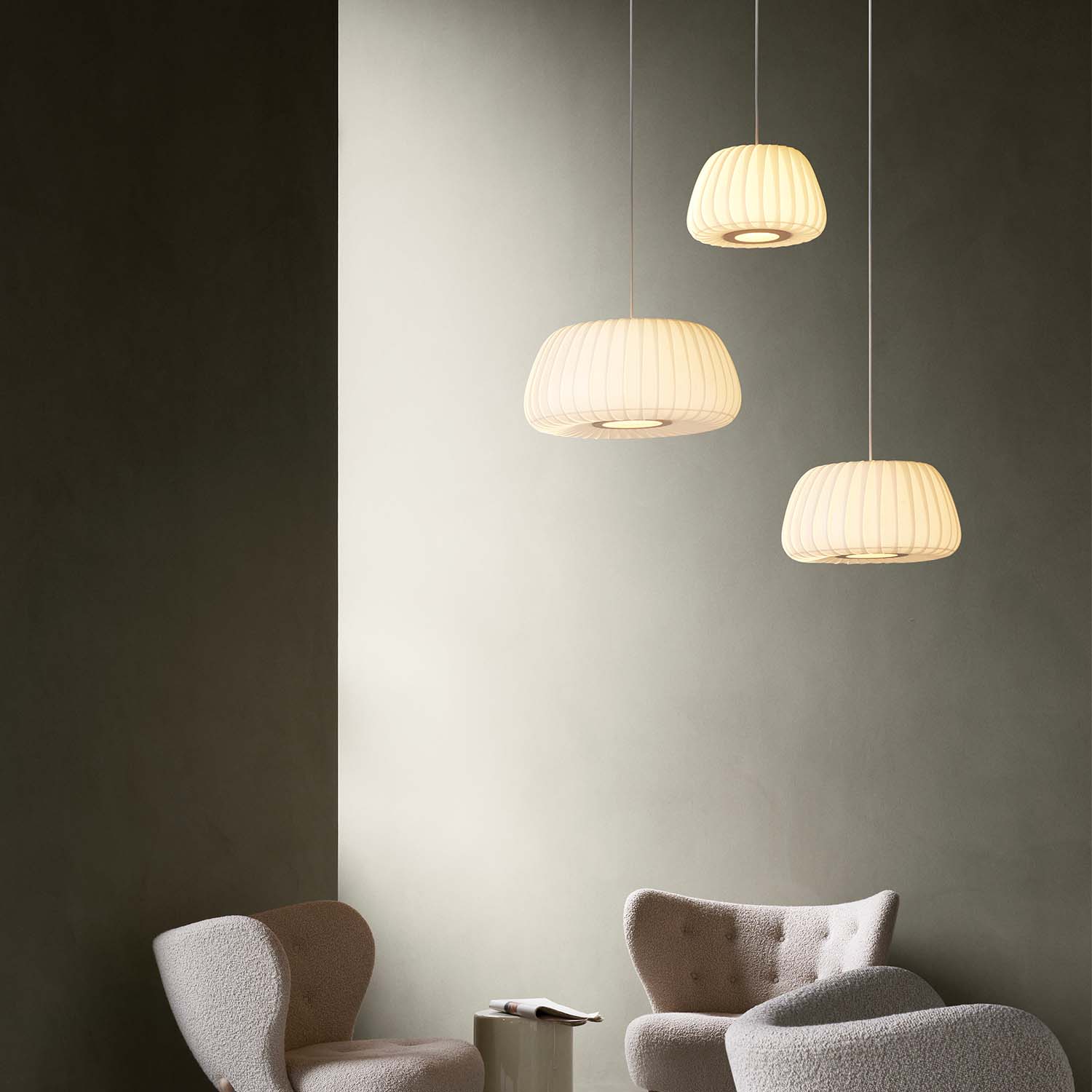 TR19 - Modern round pendant light with twisted slats
