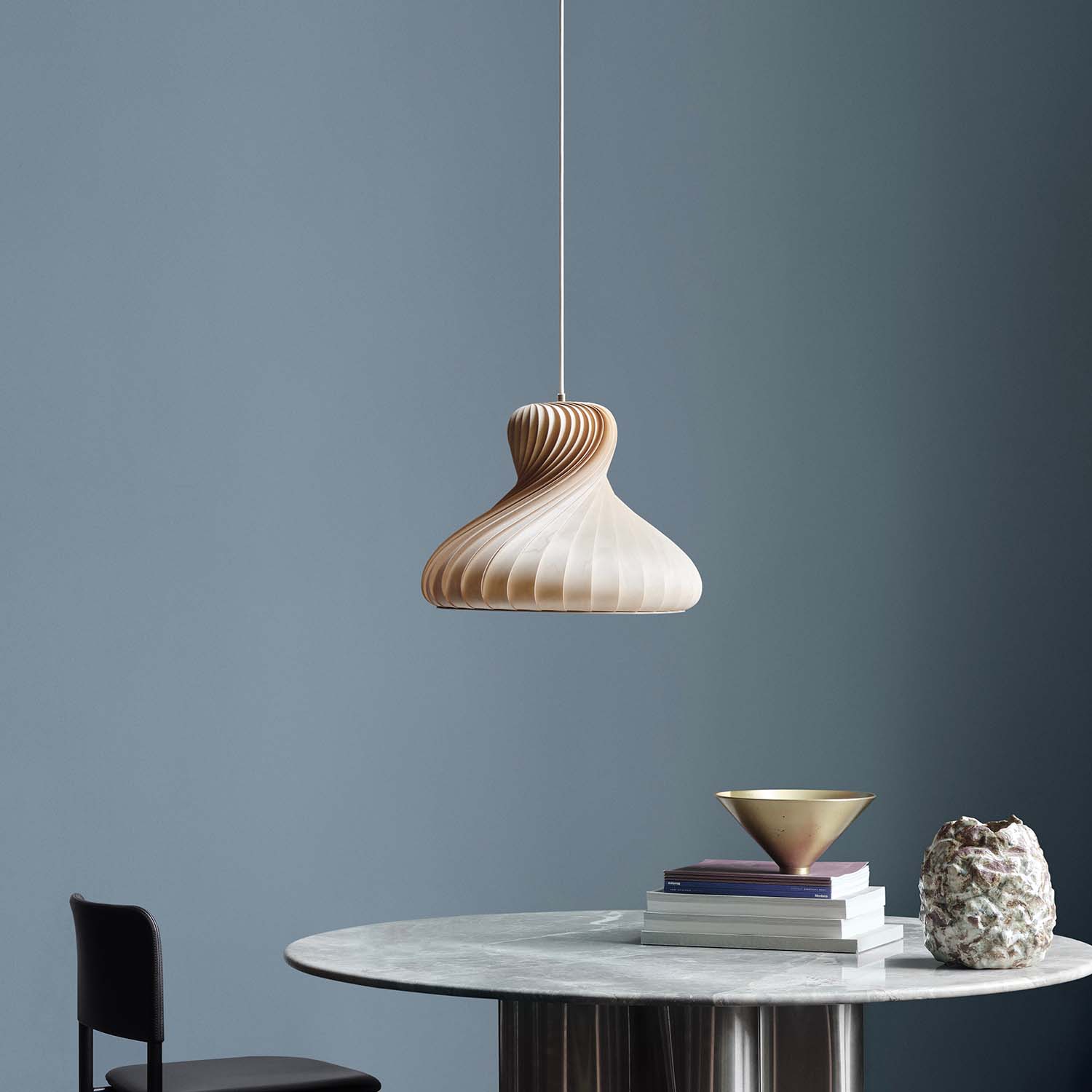 TR22 - Modern twisted wooden slat pendant light