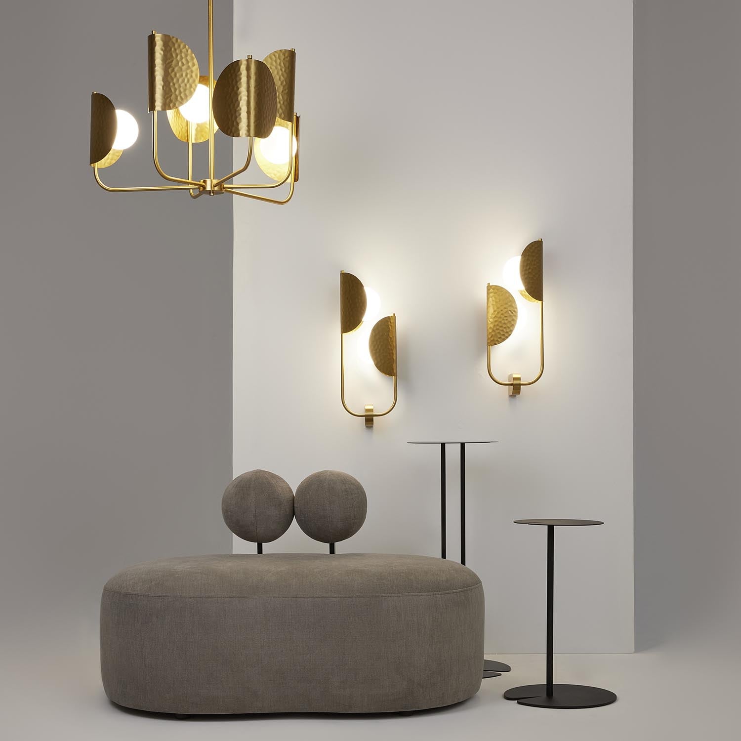 TROPIC - Golden chandelier in hammered metal art deco