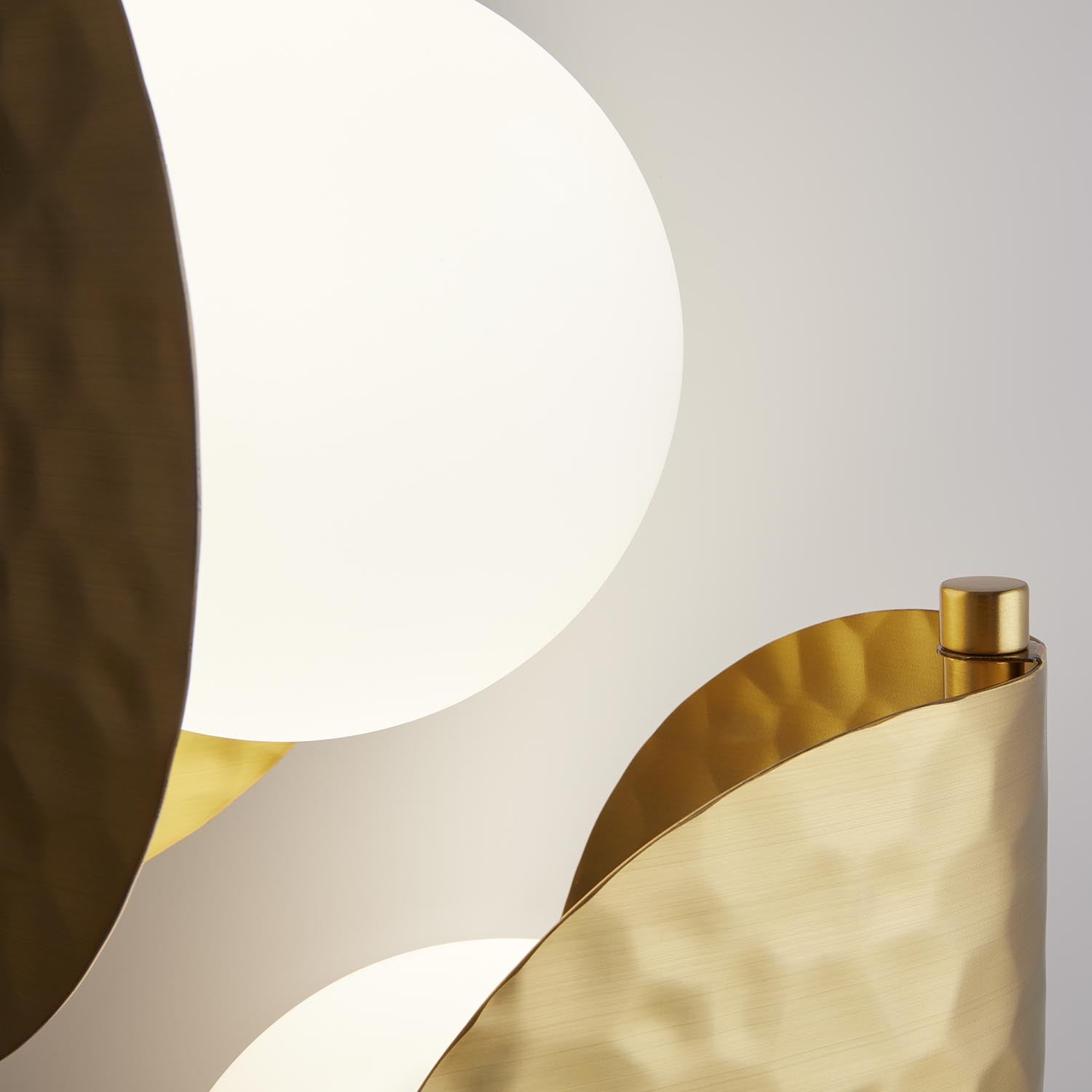 TROPIC - Art deco hammered brass wall sconce