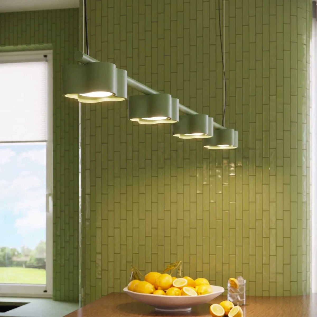 Tulipe - Suspension linéaire à quatre lumières en aluminium mat aux formes ondulées