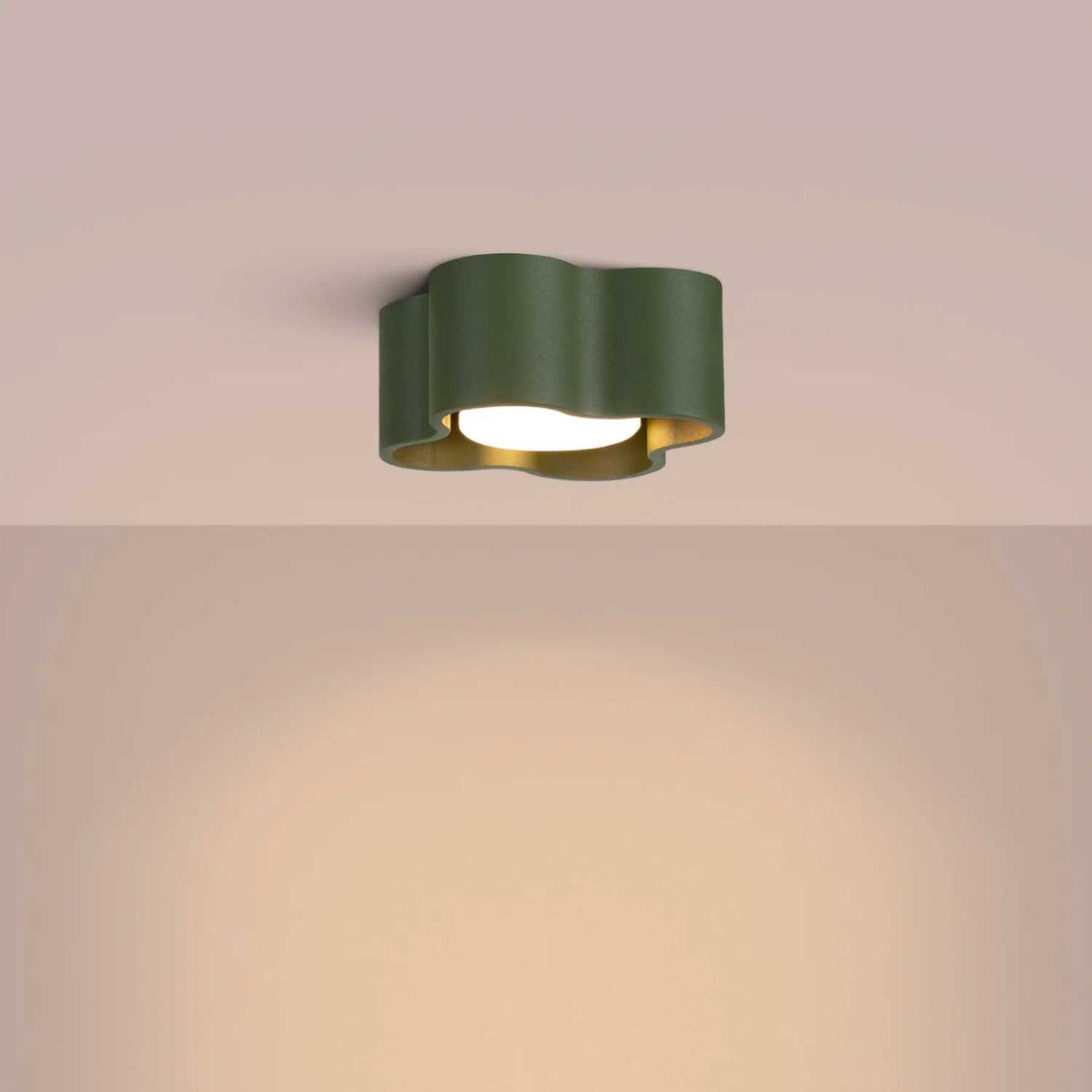 Tulipe - Plafonnier en aluminium mat aux contours ondulés