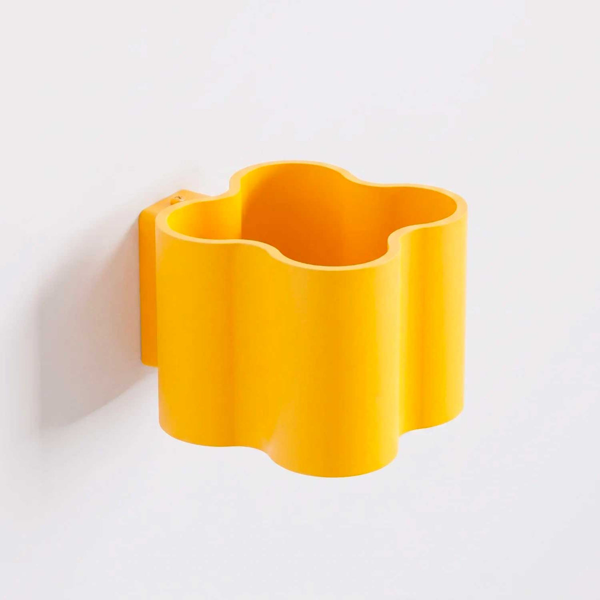 Tulipe - Applique murale en aluminium mat aux contours ondulés, style contemporain