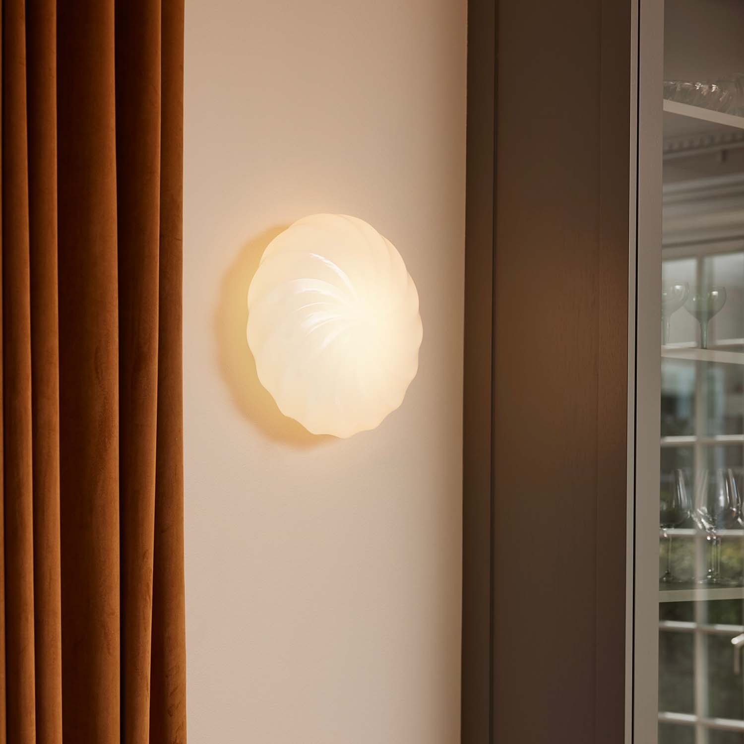 TWIST - Runde Wandleuchte aus Glas für Design-Schlafzimmer